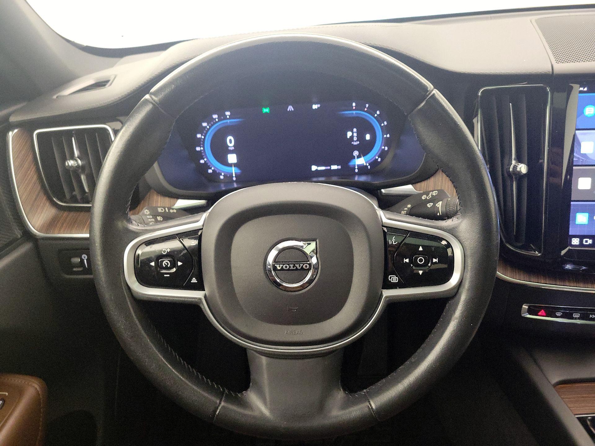 Thumbnail: 2022 Volvo XC60 - 10