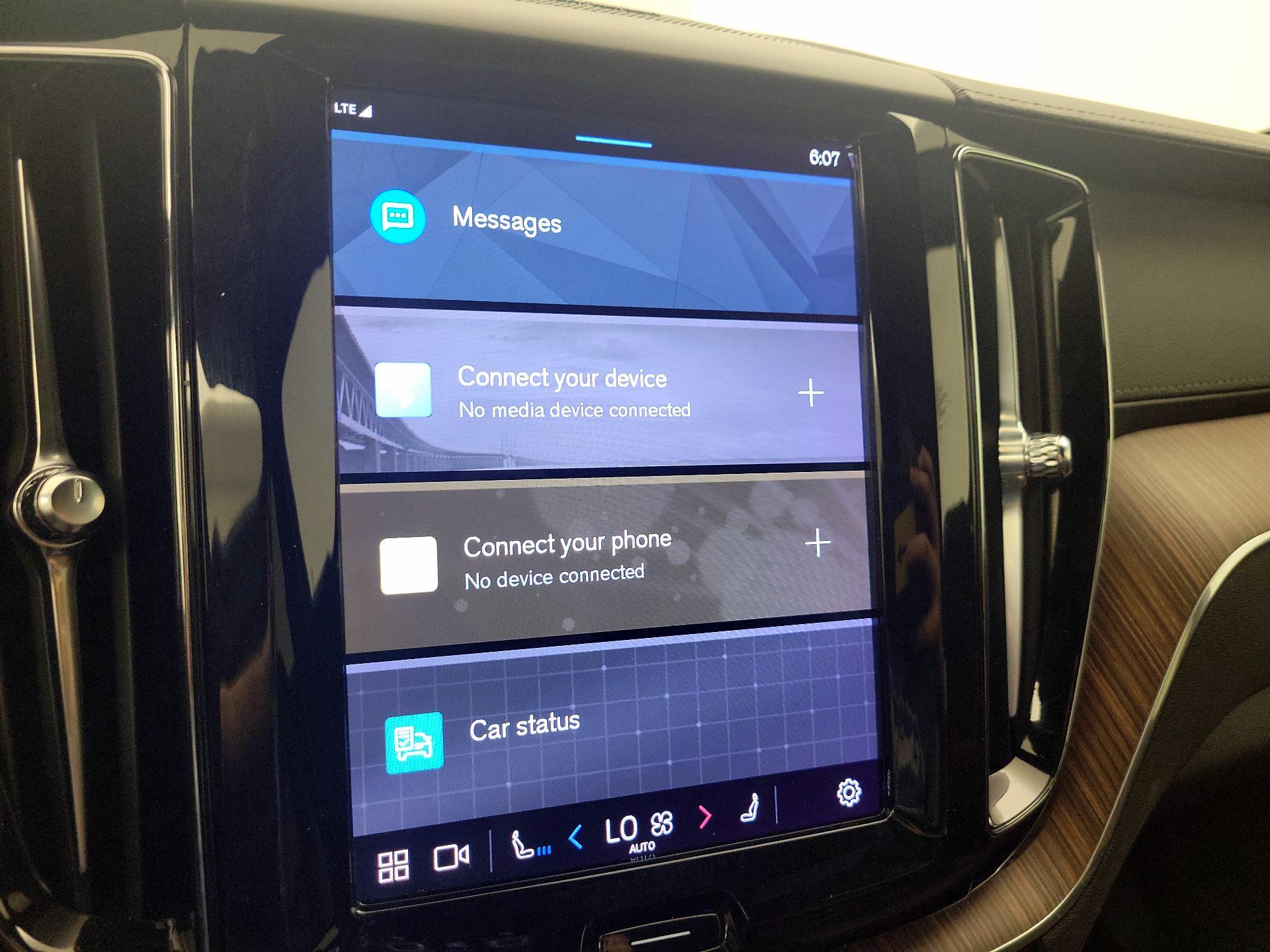 Thumbnail: 2022 Volvo XC60 - 14