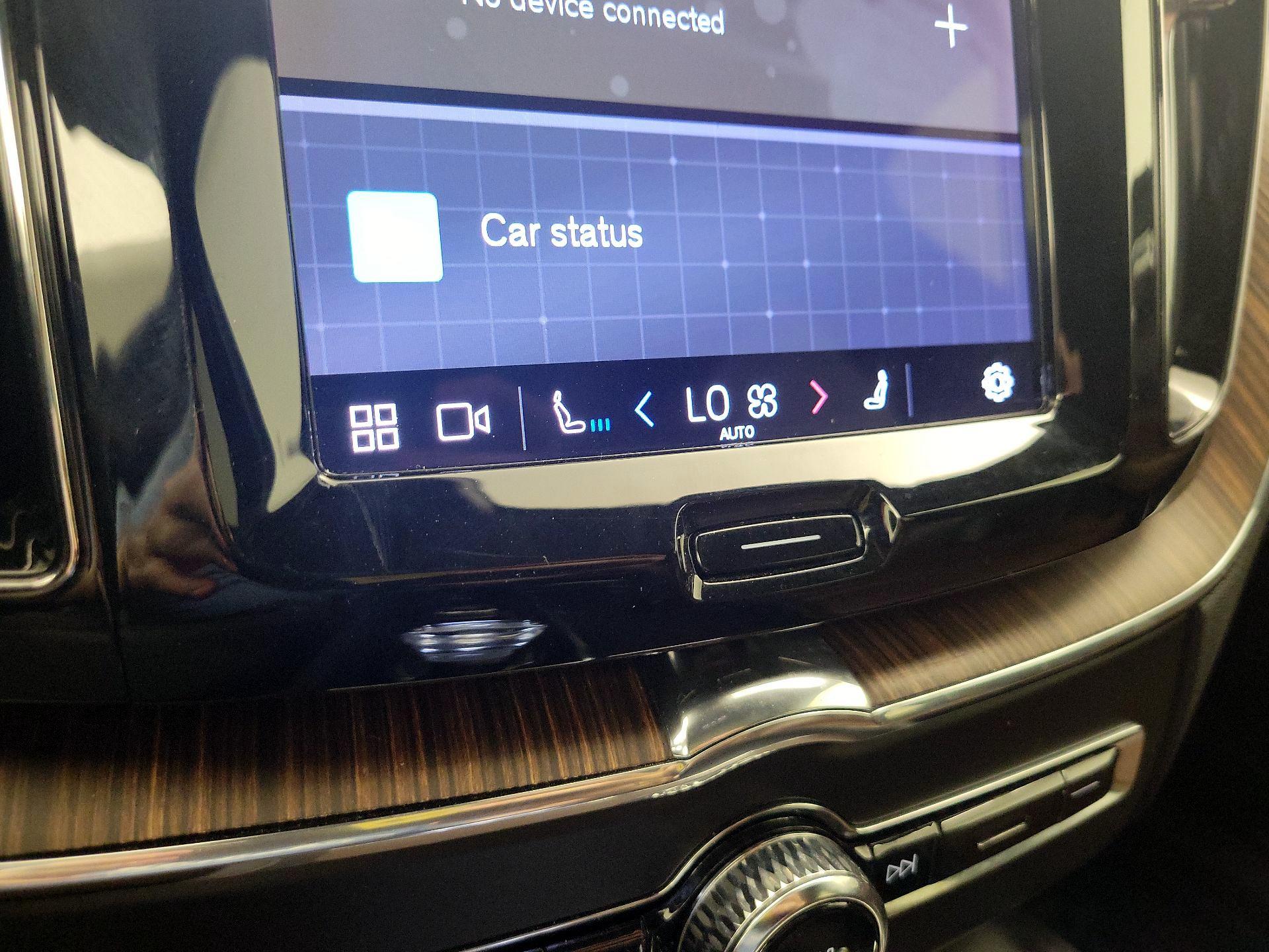 Thumbnail: 2022 Volvo XC60 - 15