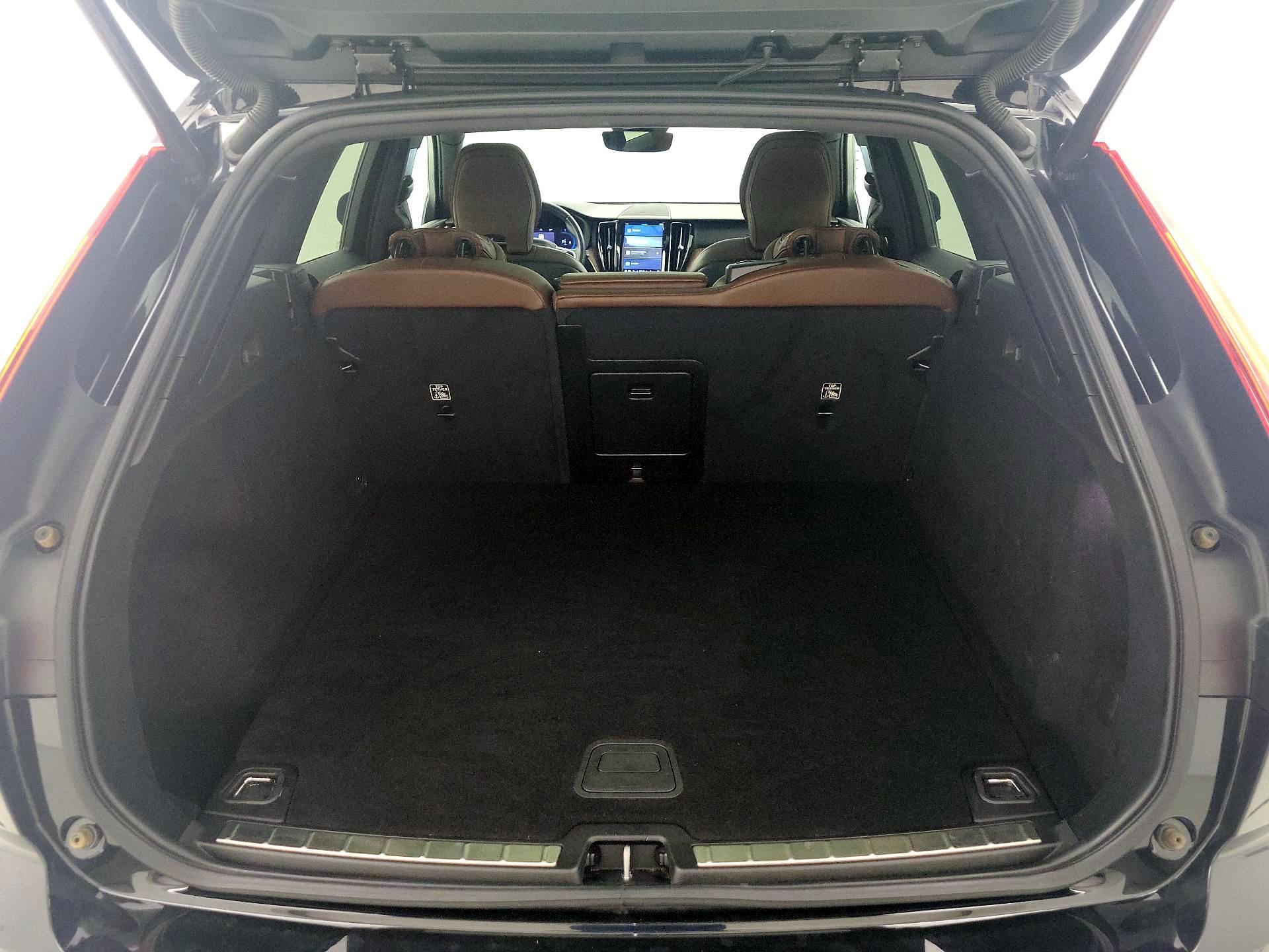 Thumbnail: 2022 Volvo XC60 - 19