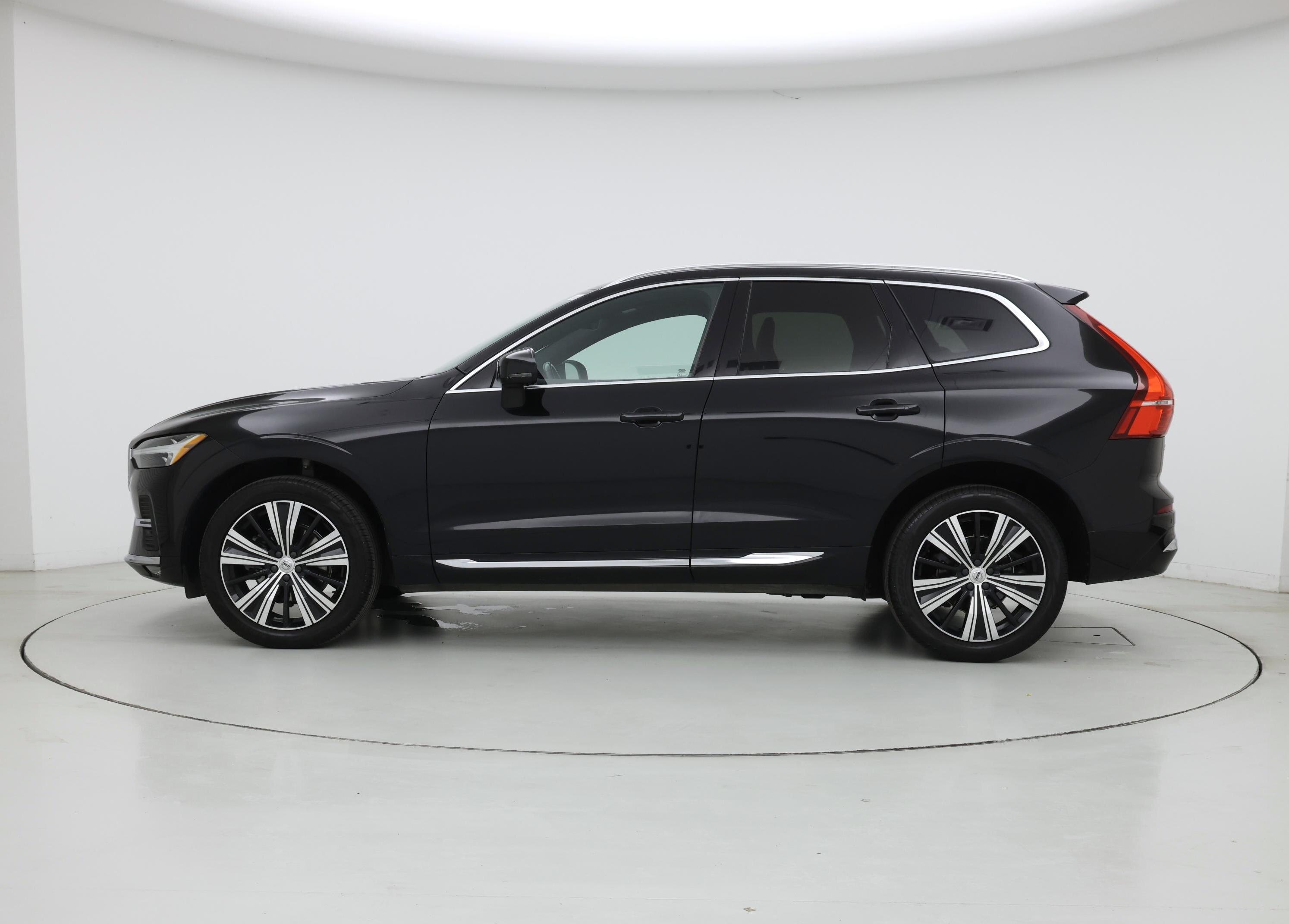 Thumbnail: 2022 Volvo XC60 - 3