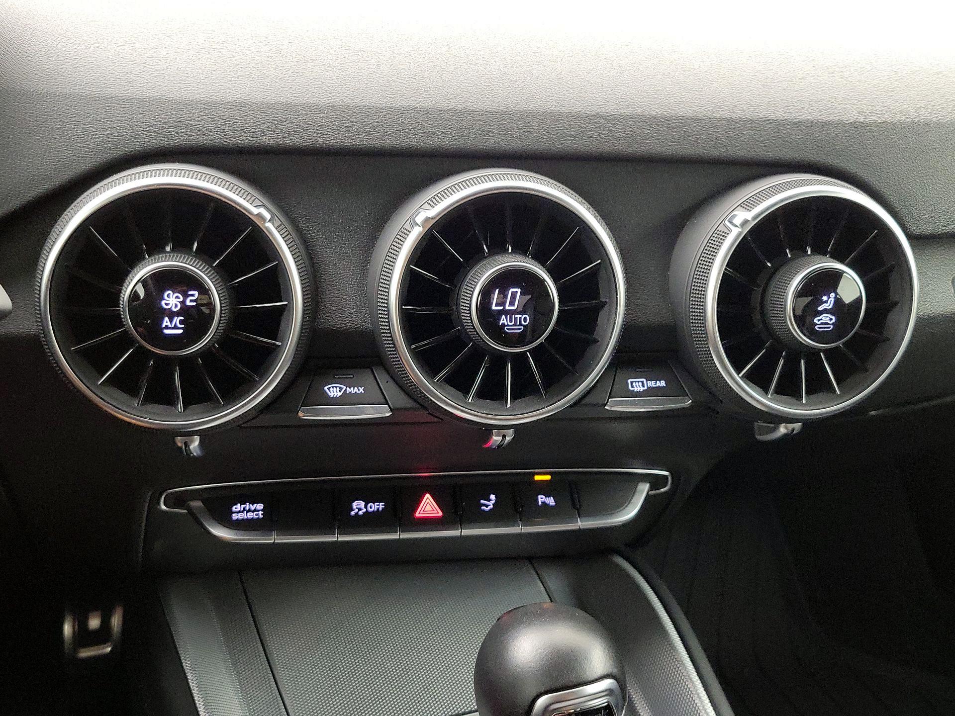 Thumbnail: 2016 Audi TT - 16
