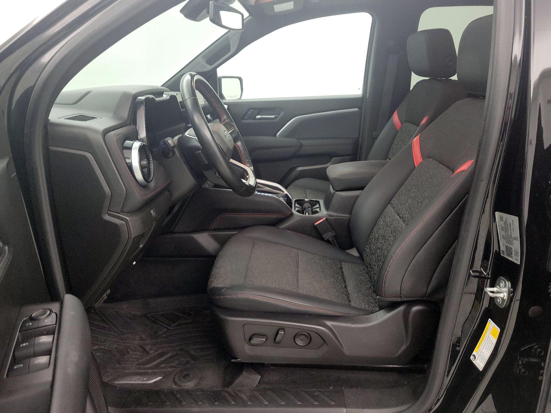 Thumbnail: 2023 Chevrolet Colorado - 11