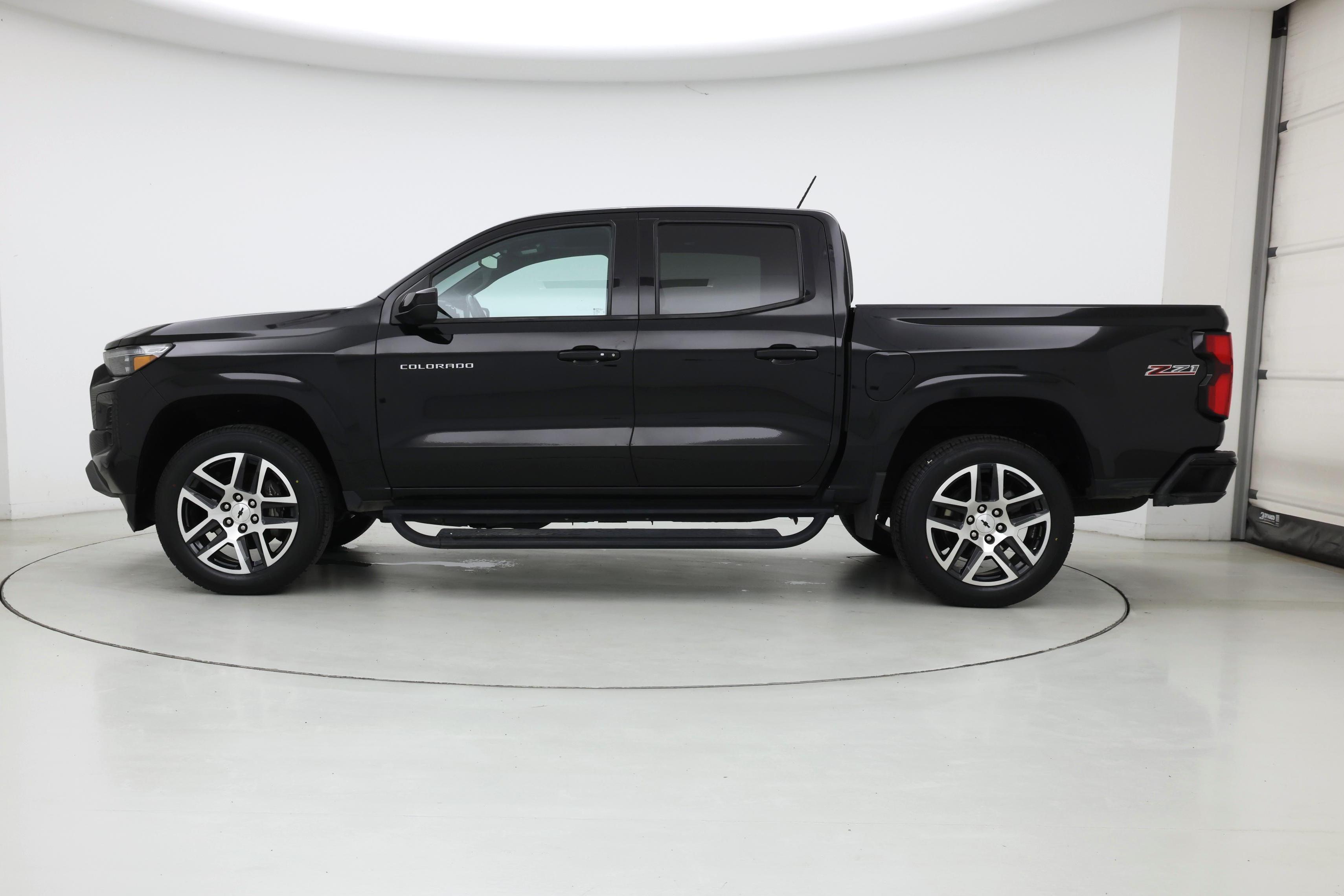 Thumbnail: 2023 Chevrolet Colorado - 3