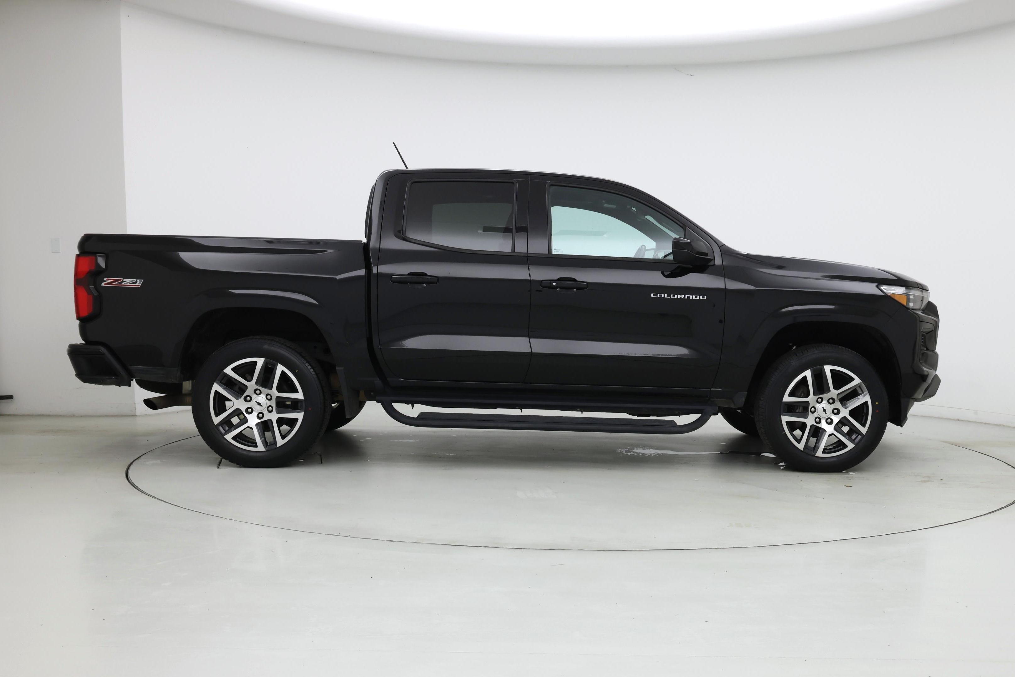 Thumbnail: 2023 Chevrolet Colorado - 7