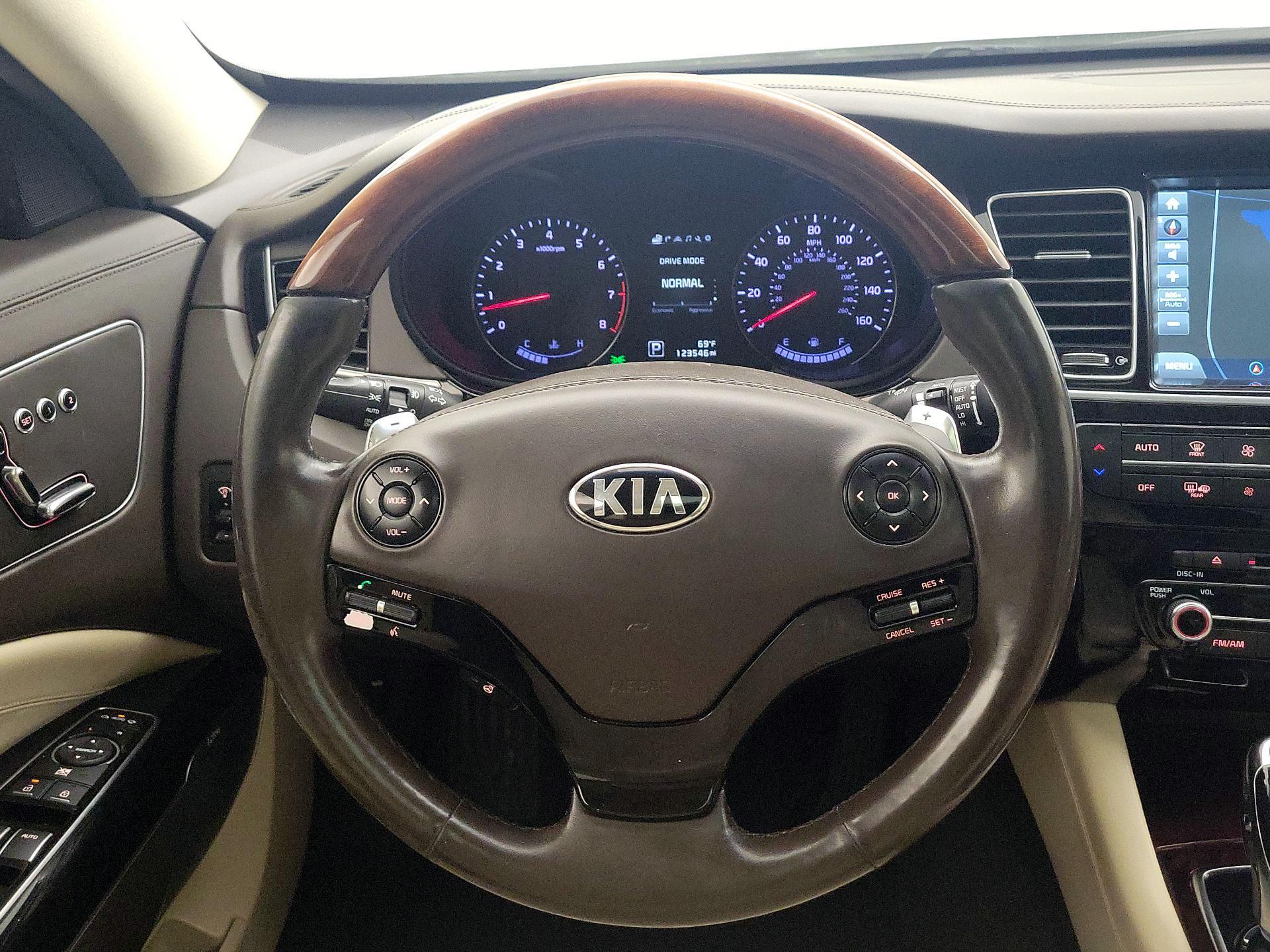 Thumbnail: 2016 Kia K900 - 10