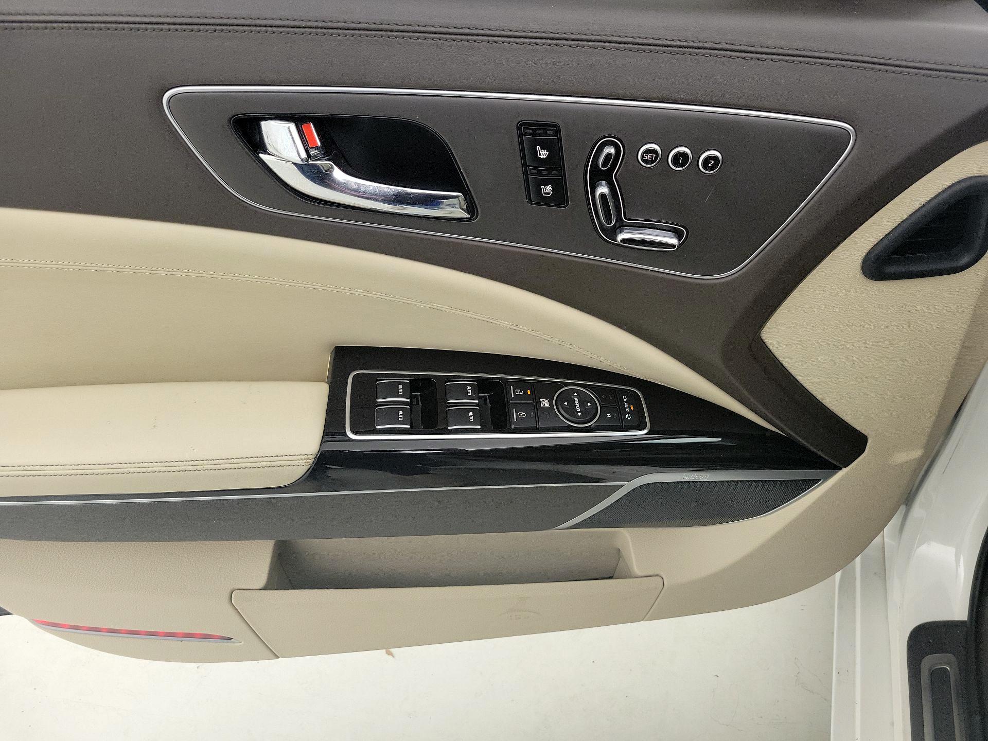 Thumbnail: 2016 Kia K900 - 12