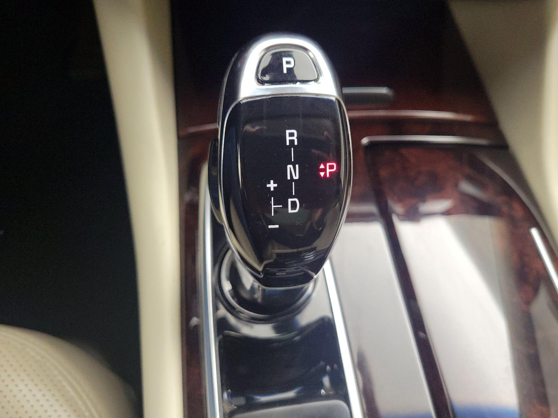 Thumbnail: 2016 Kia K900 - 18