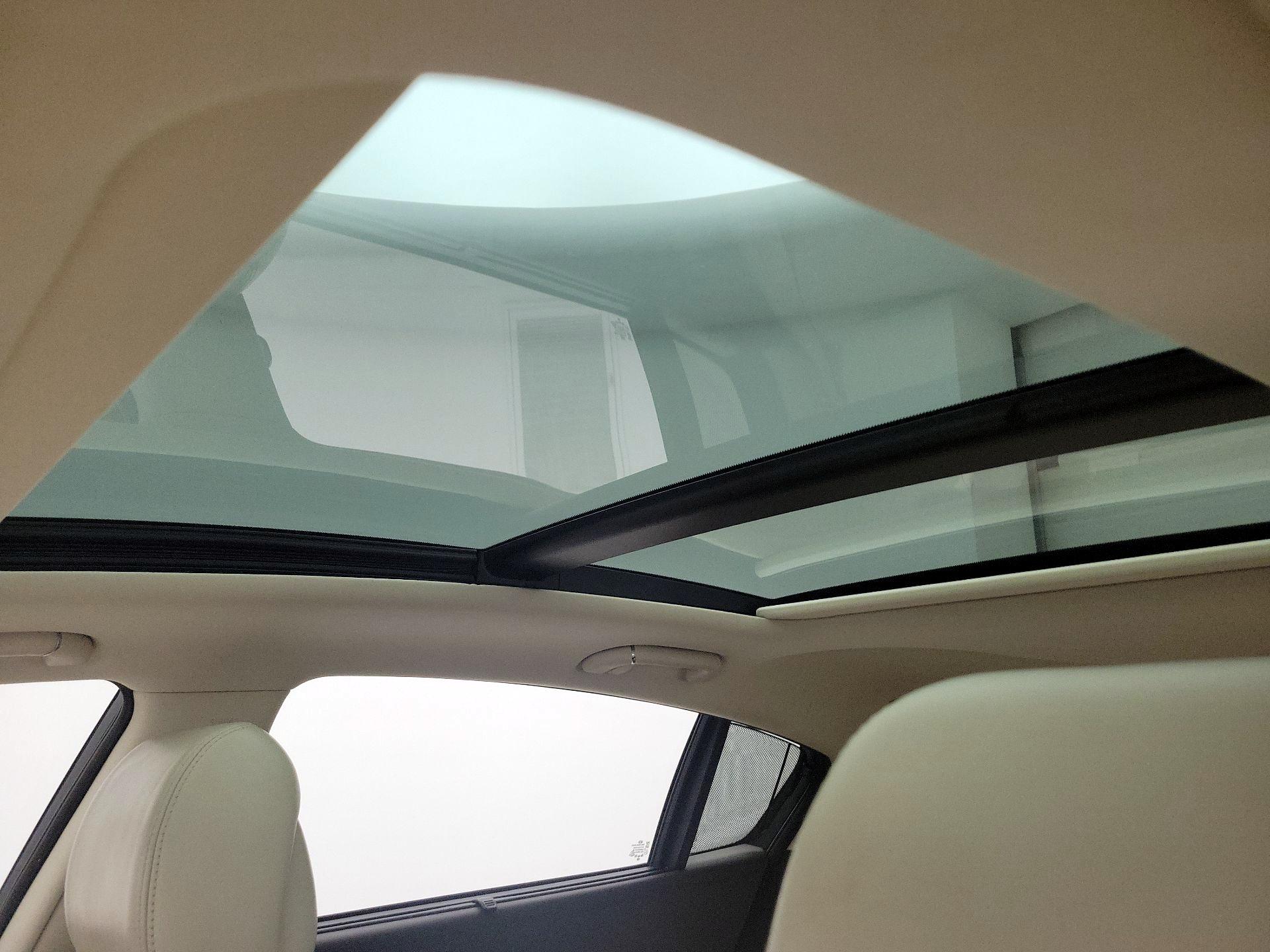 Thumbnail: 2016 Kia K900 - 20