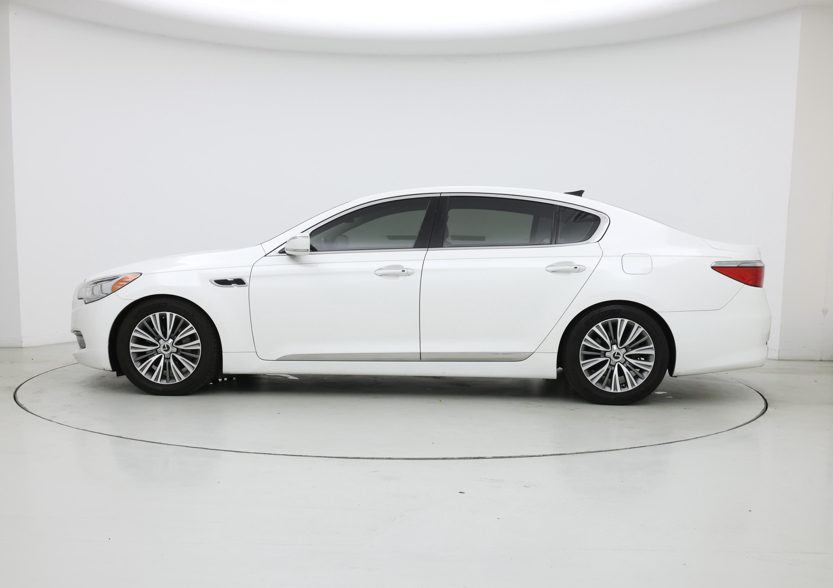 Thumbnail: 2016 Kia K900 - 3