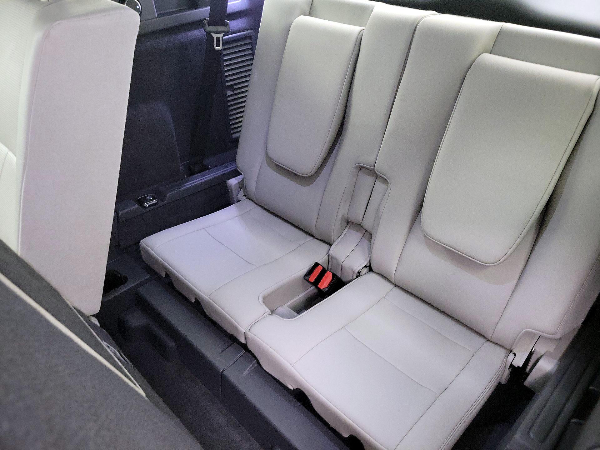 Thumbnail: 2019 Land Rover Discovery Sport - 20