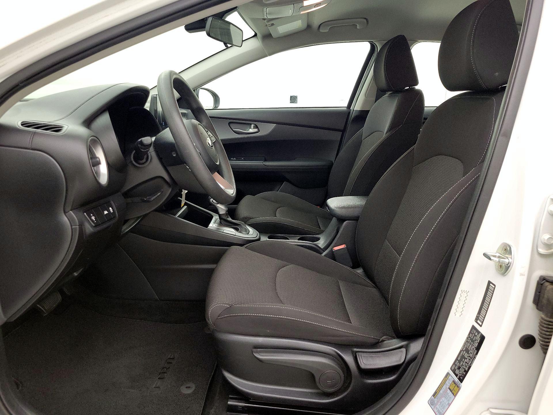 Thumbnail: 2020 Kia Forte - 11