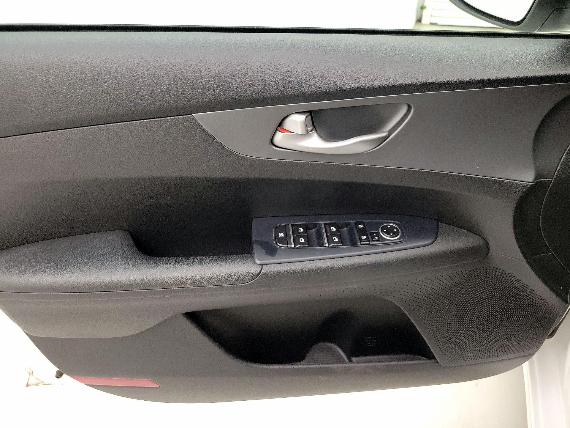Thumbnail: 2020 Kia Forte - 12
