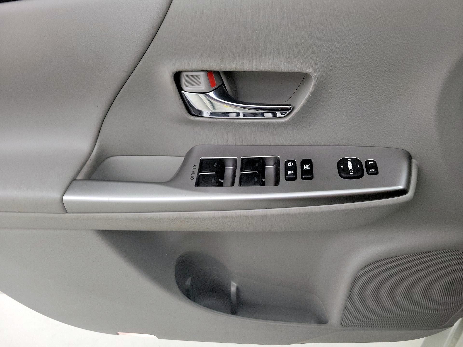 Thumbnail: 2015 Toyota Prius - 12