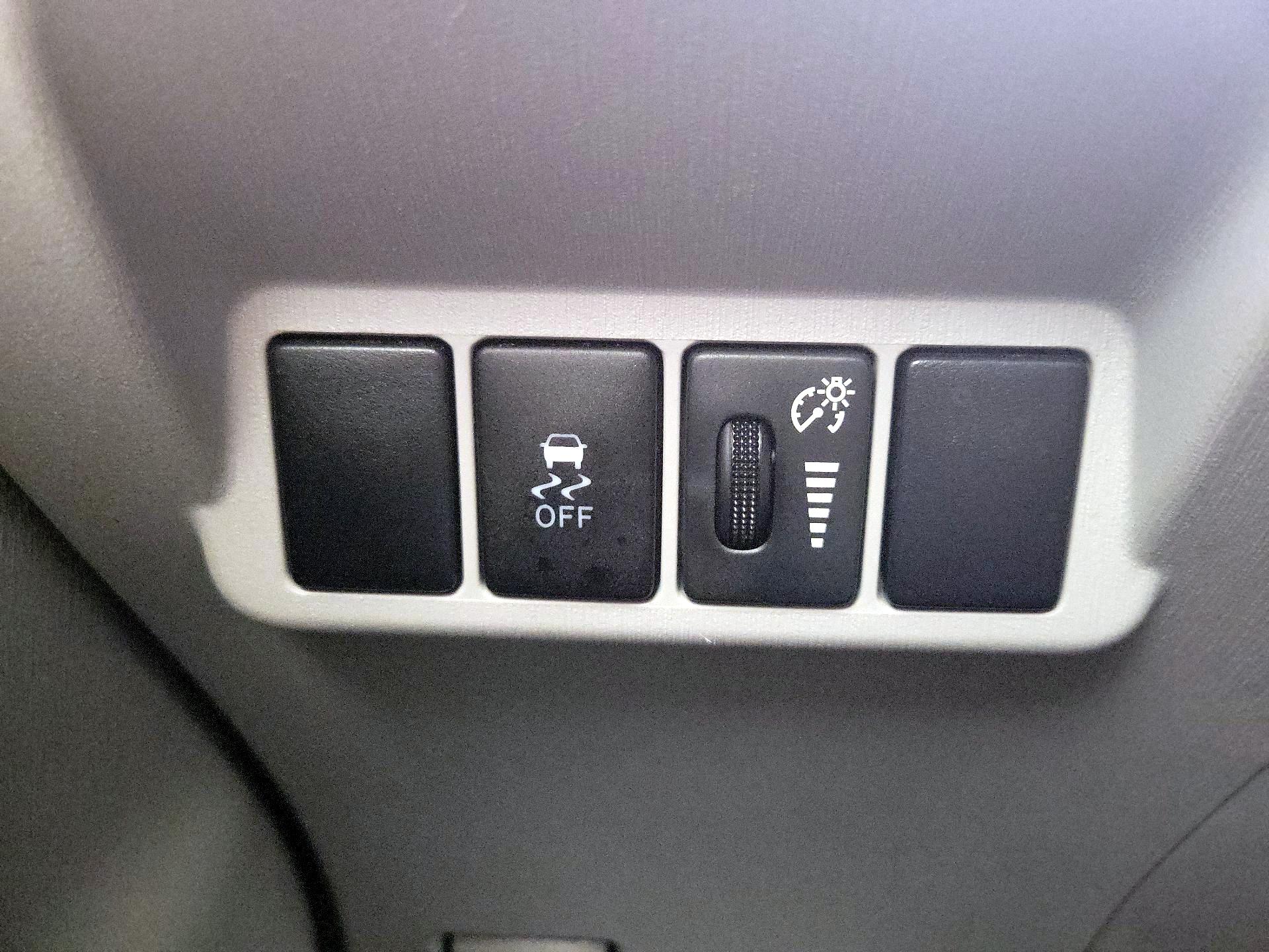 Thumbnail: 2015 Toyota Prius - 13