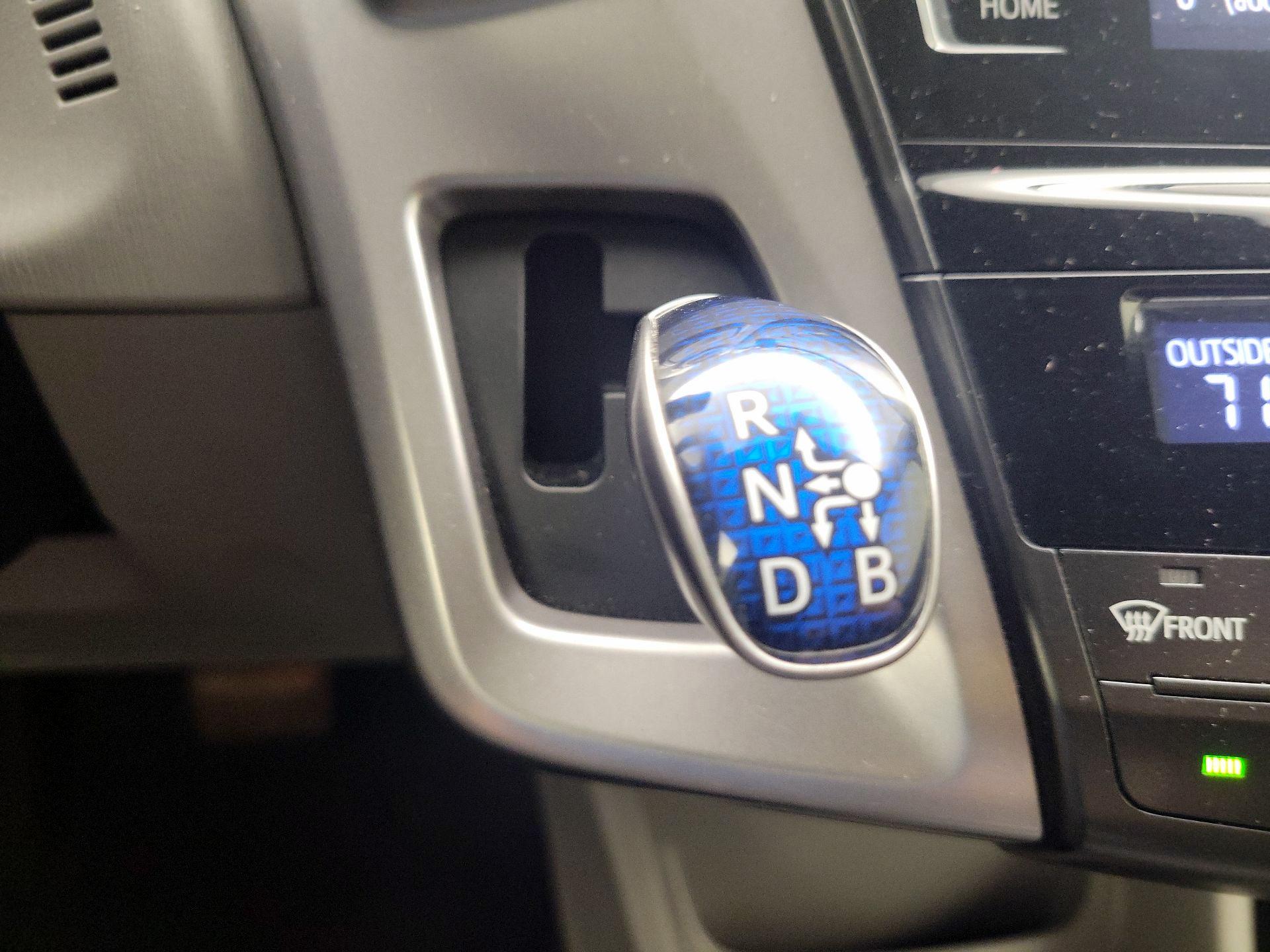 Thumbnail: 2015 Toyota Prius - 17