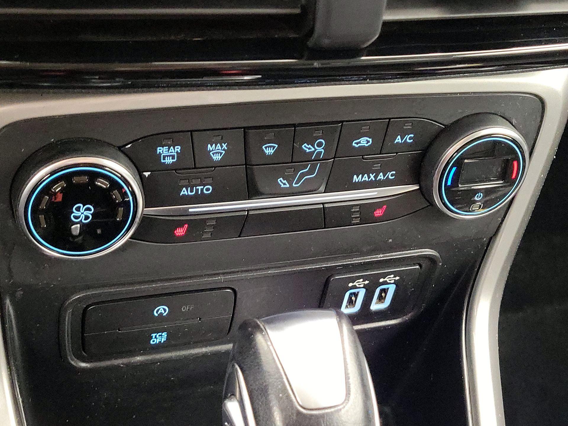 Thumbnail: 2018 Ford EcoSport - 17