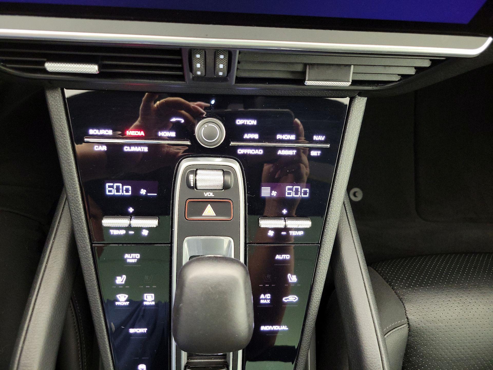 Thumbnail: 2021 Porsche Cayenne - 17