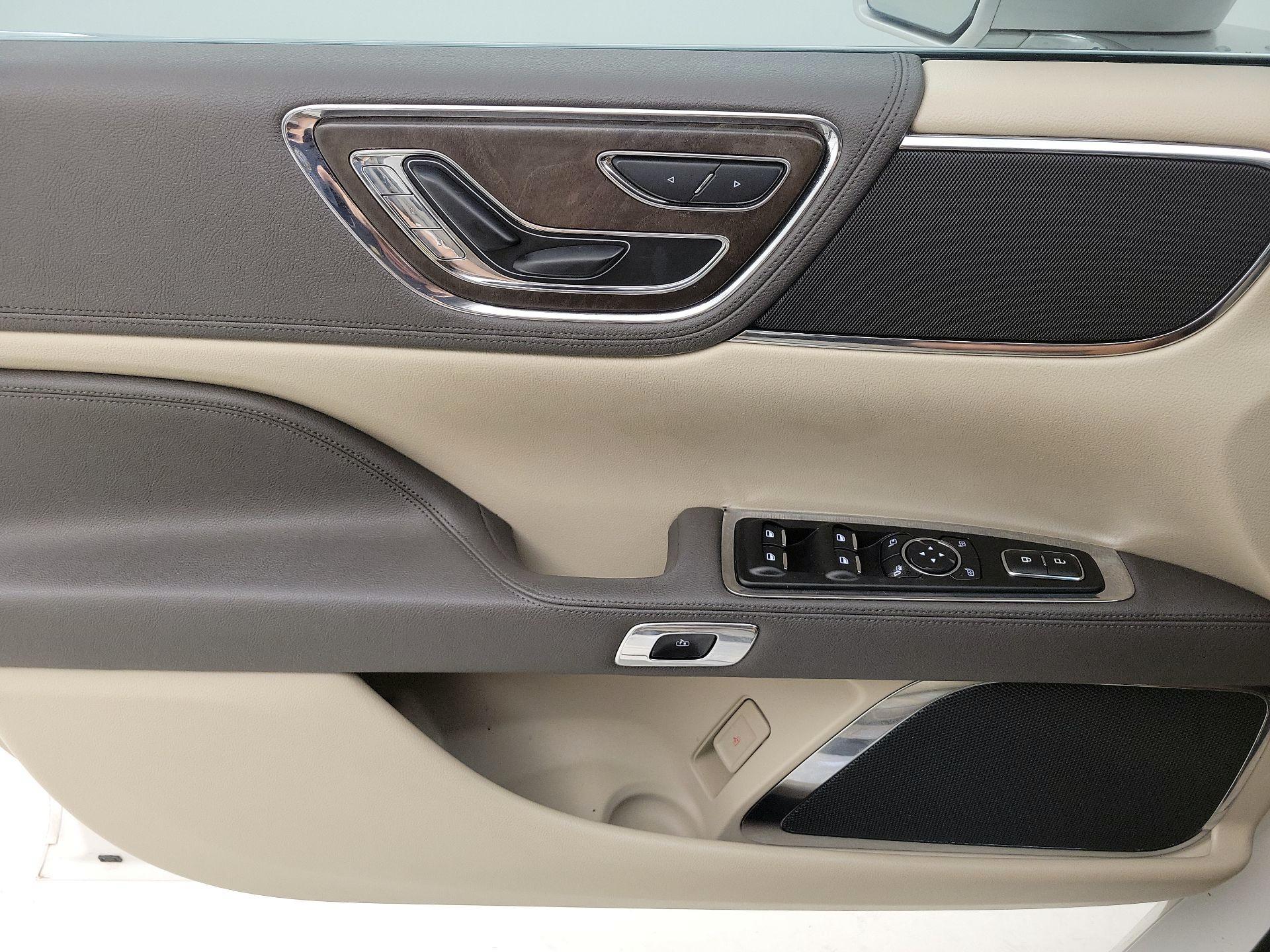 Thumbnail: 2017 Lincoln Continental - 12