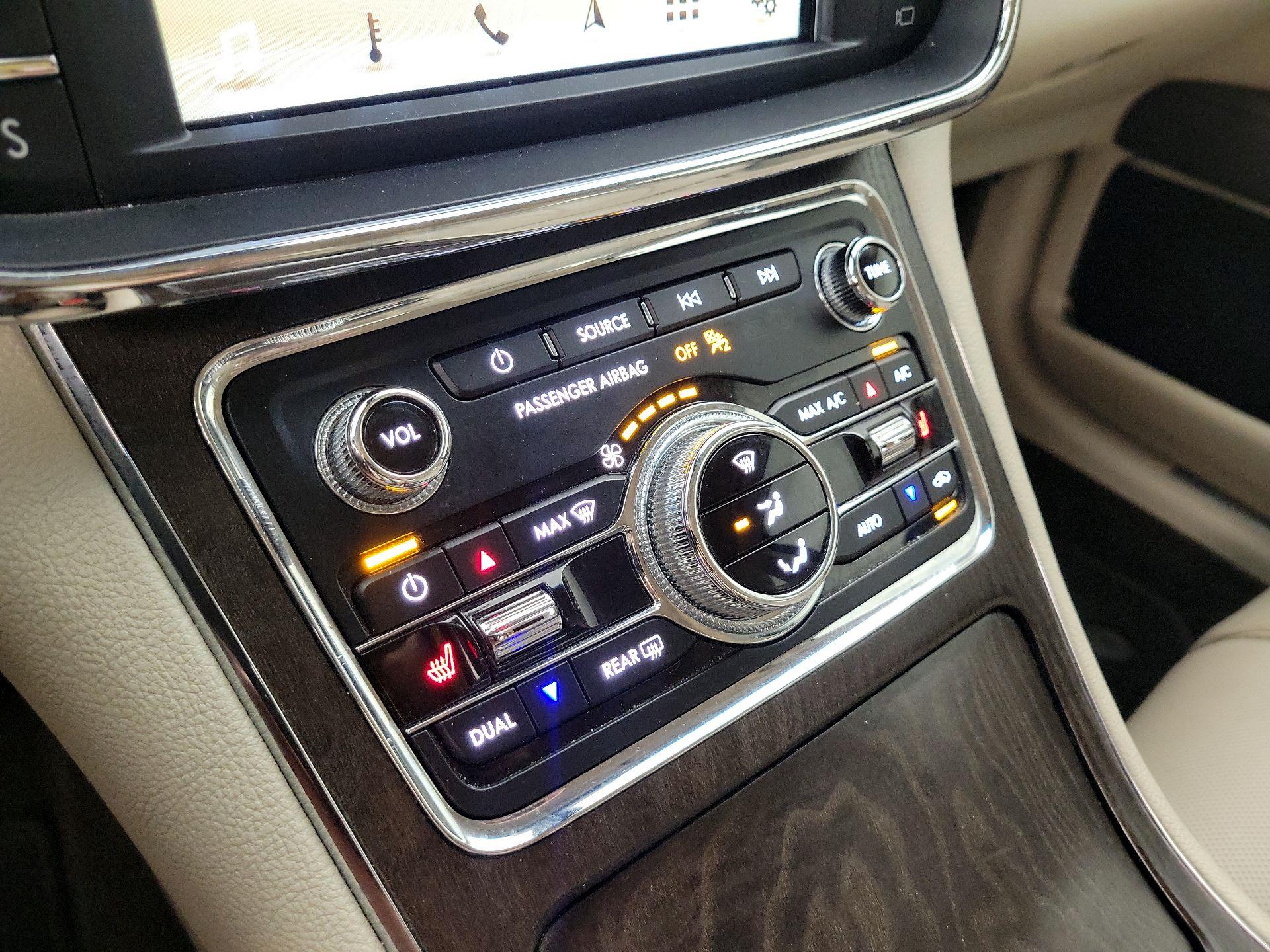 Thumbnail: 2017 Lincoln Continental - 17