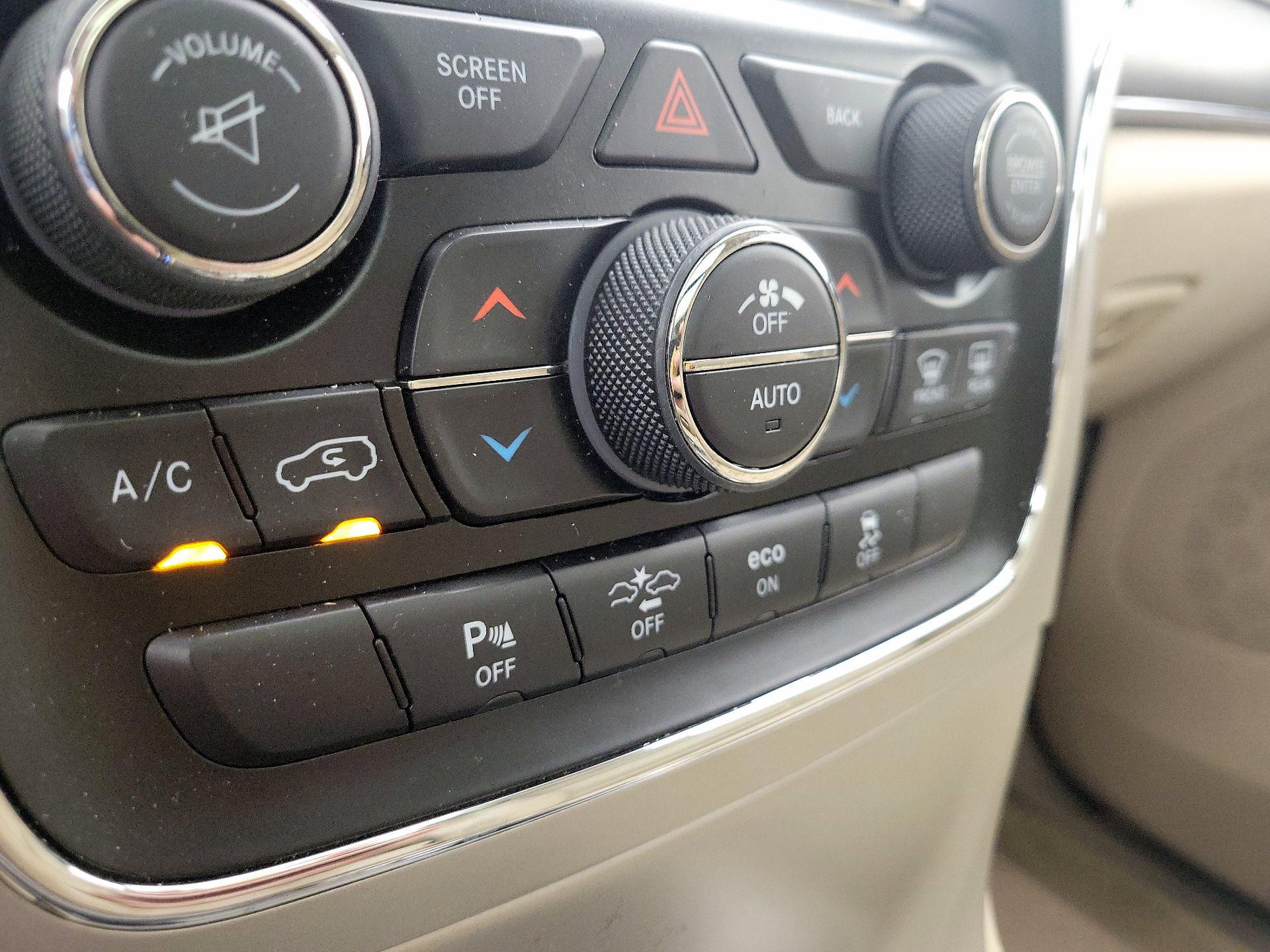 Thumbnail: 2015 Jeep Grand Cherokee - 16