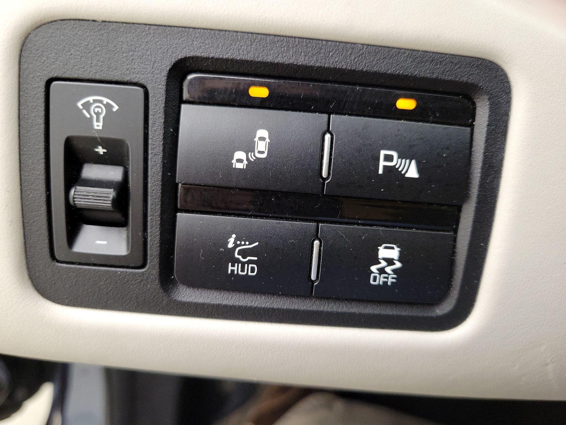 Thumbnail: 2015 Kia K900 - 13