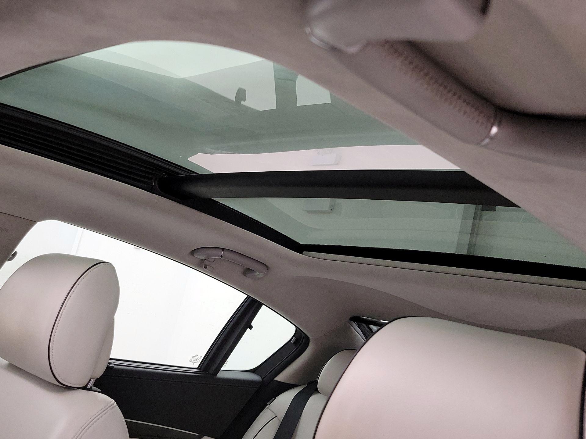 Thumbnail: 2015 Kia K900 - 20