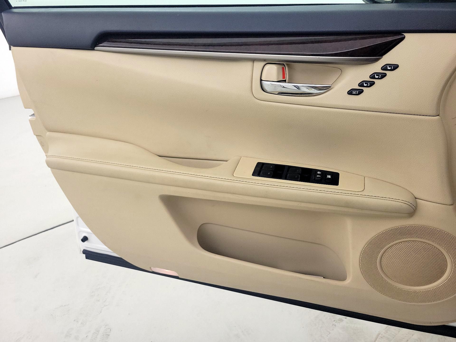 Thumbnail: 2014 Lexus ES - 12