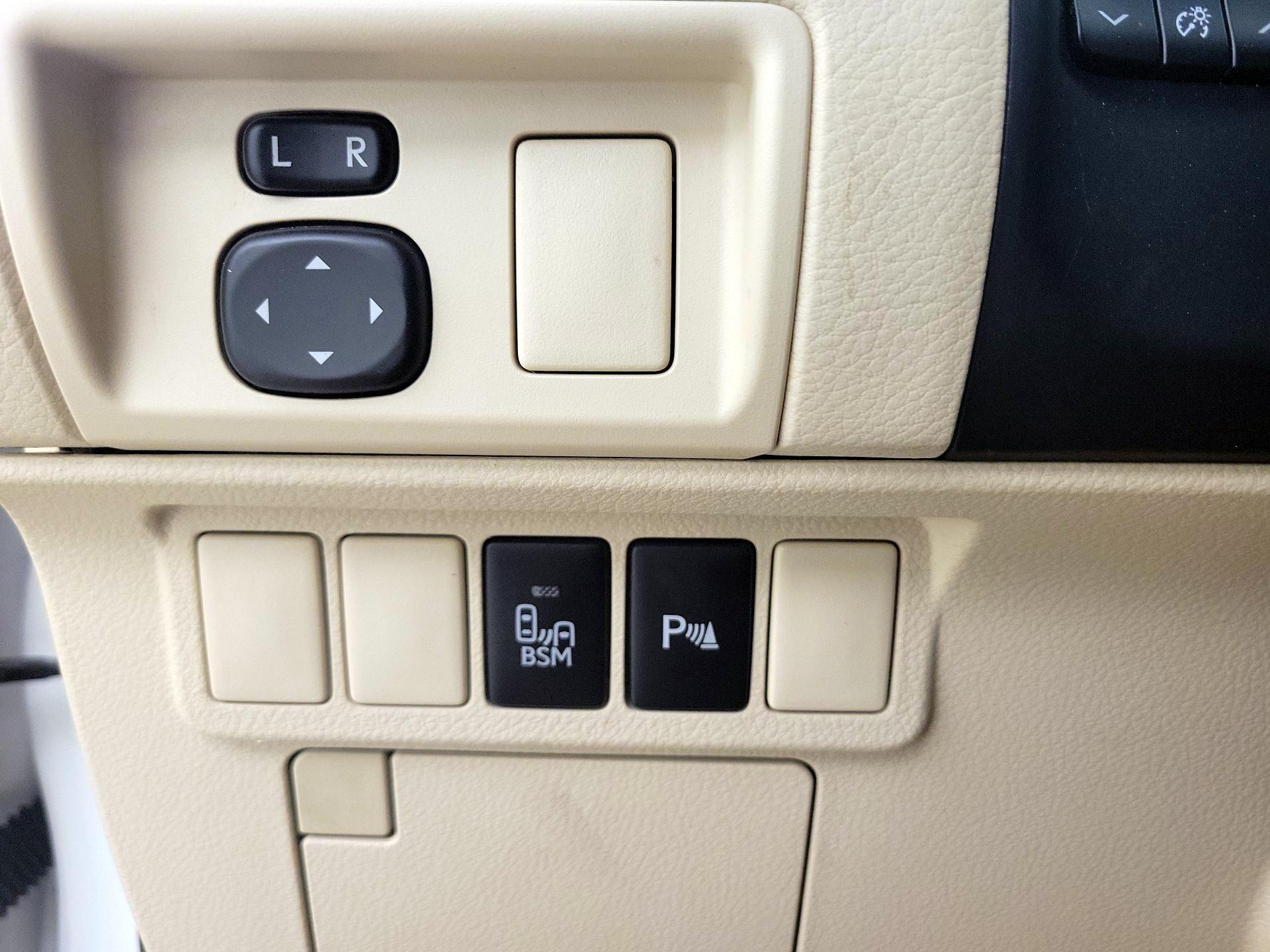 Thumbnail: 2014 Lexus ES - 13