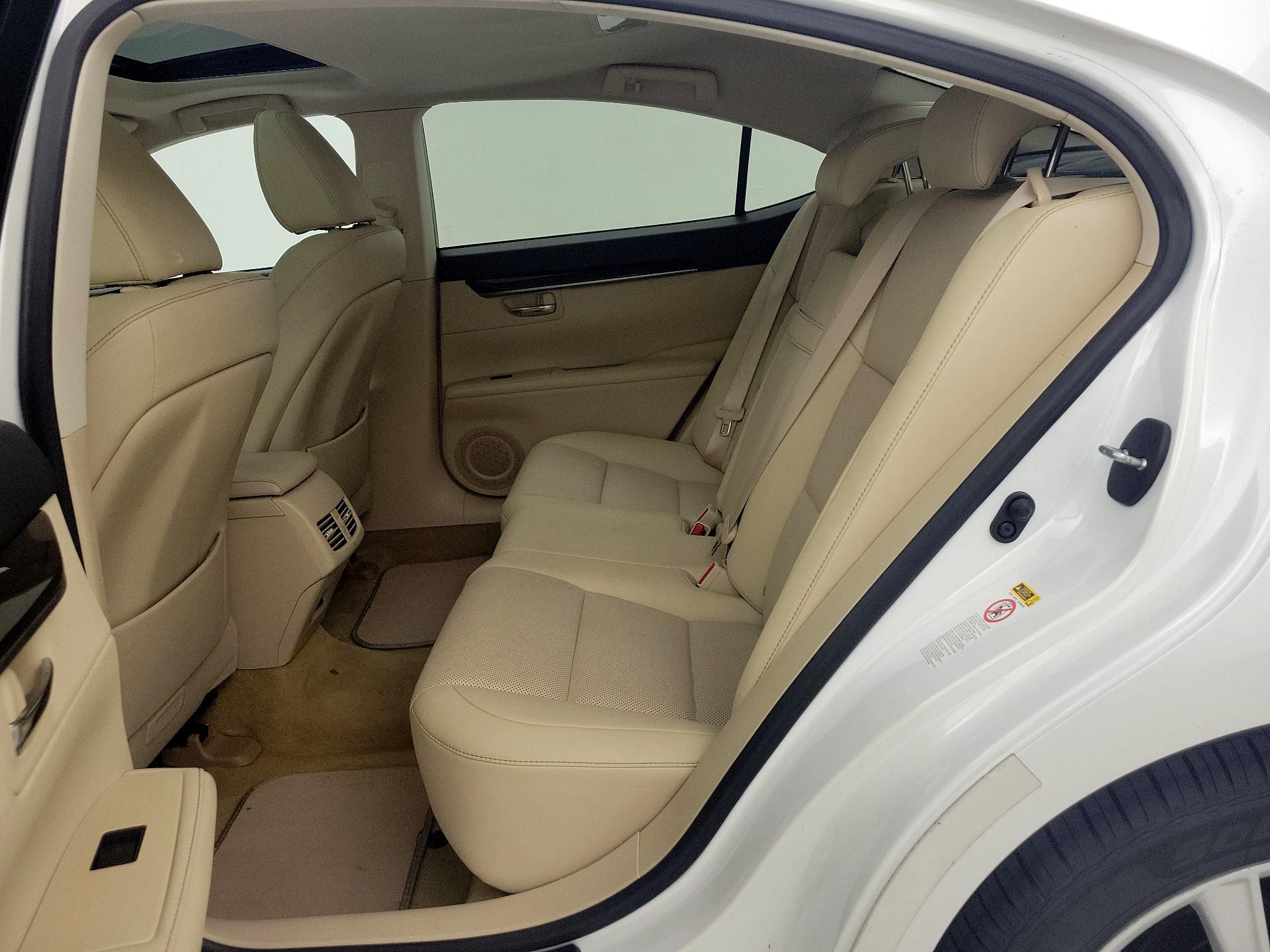 Thumbnail: 2014 Lexus ES - 20