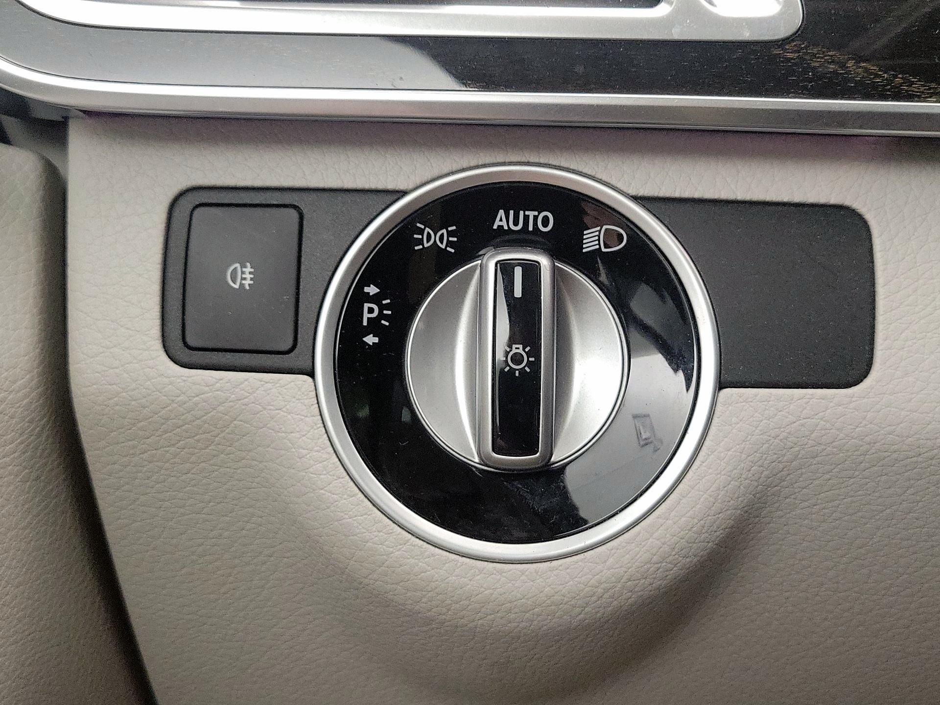 Thumbnail: 2015 Mercedes-Benz E-Class - 13