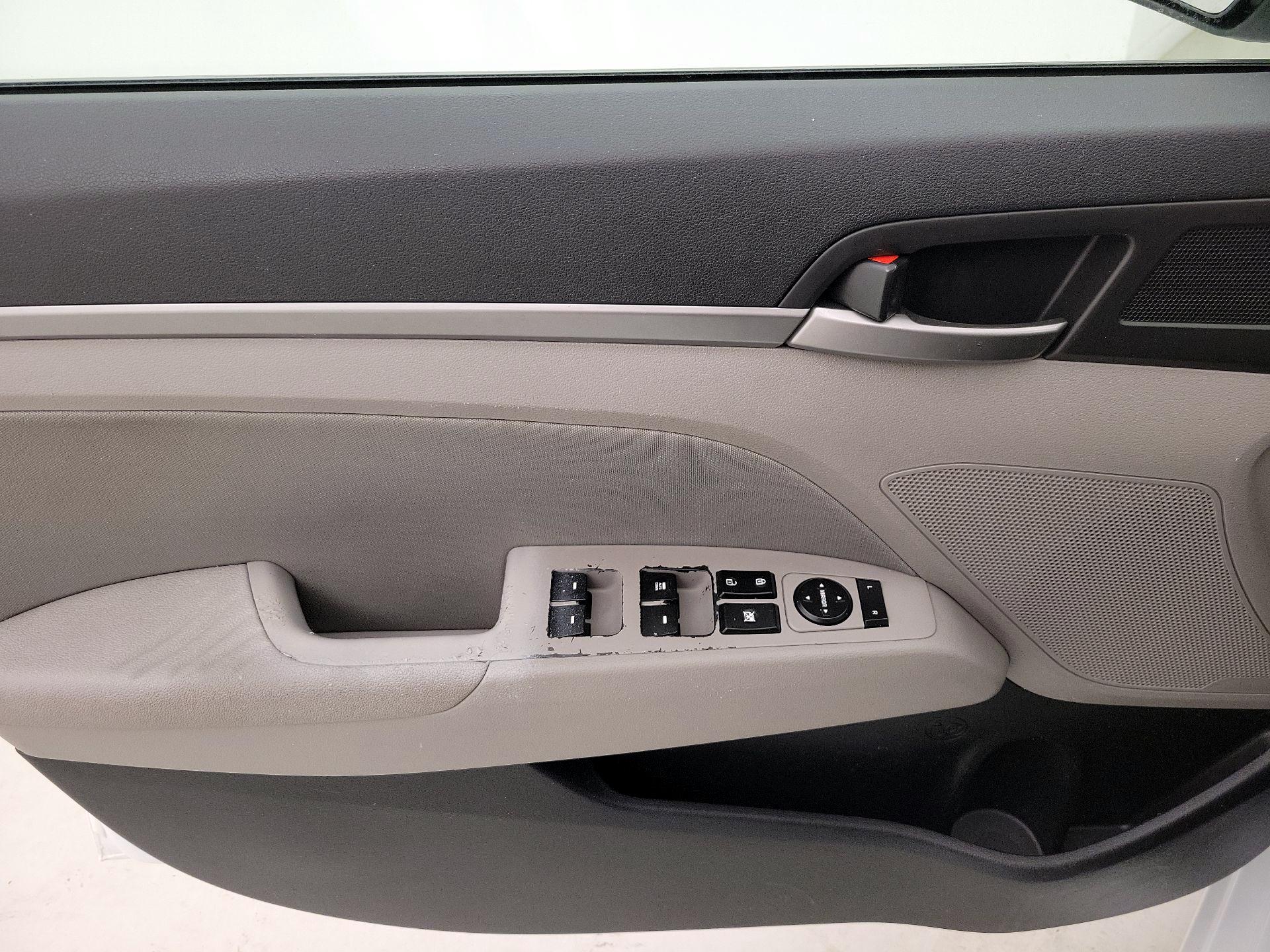 Thumbnail: 2017 Hyundai Elantra - 12