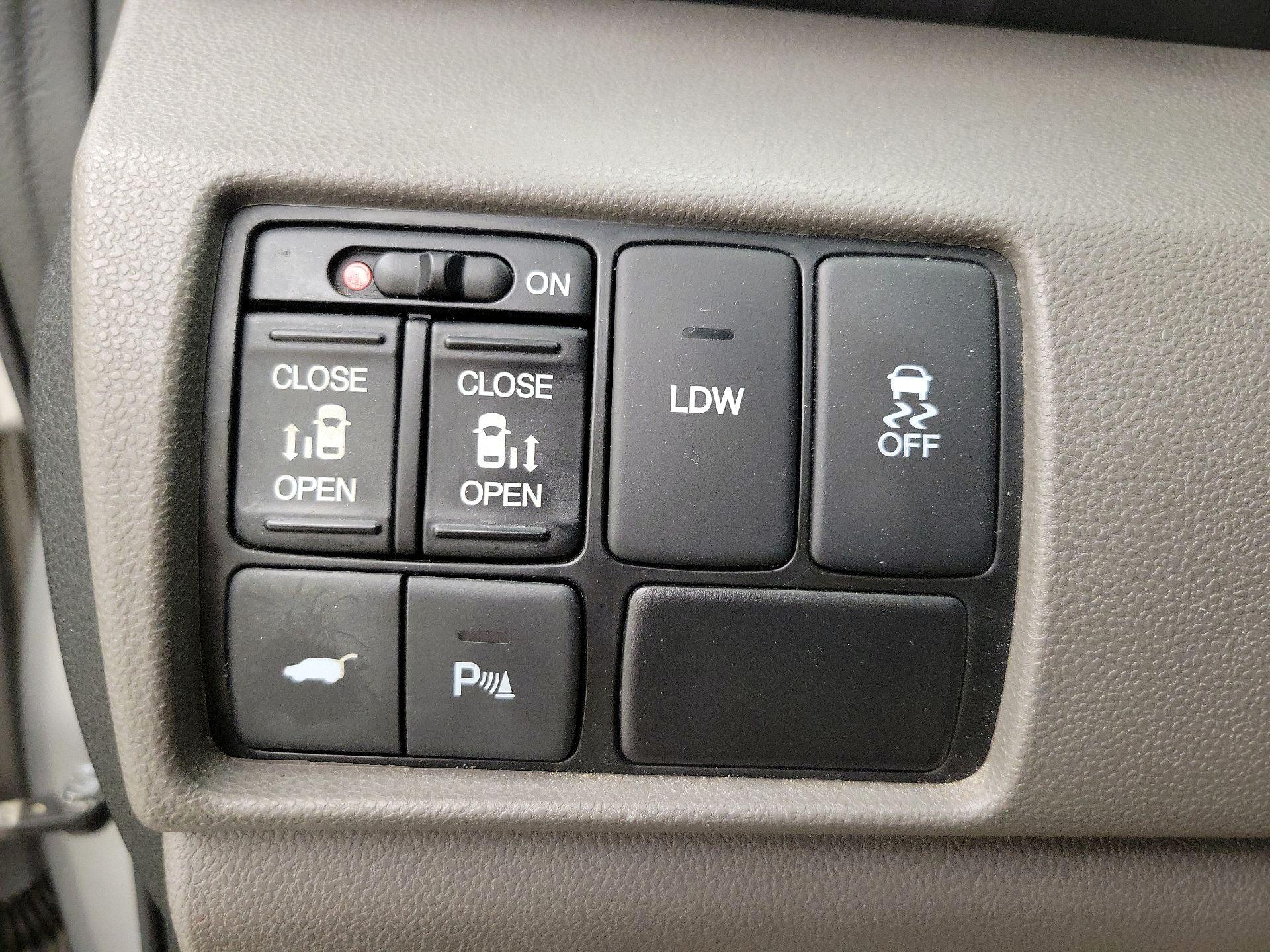 Thumbnail: 2014 Honda Odyssey - 13