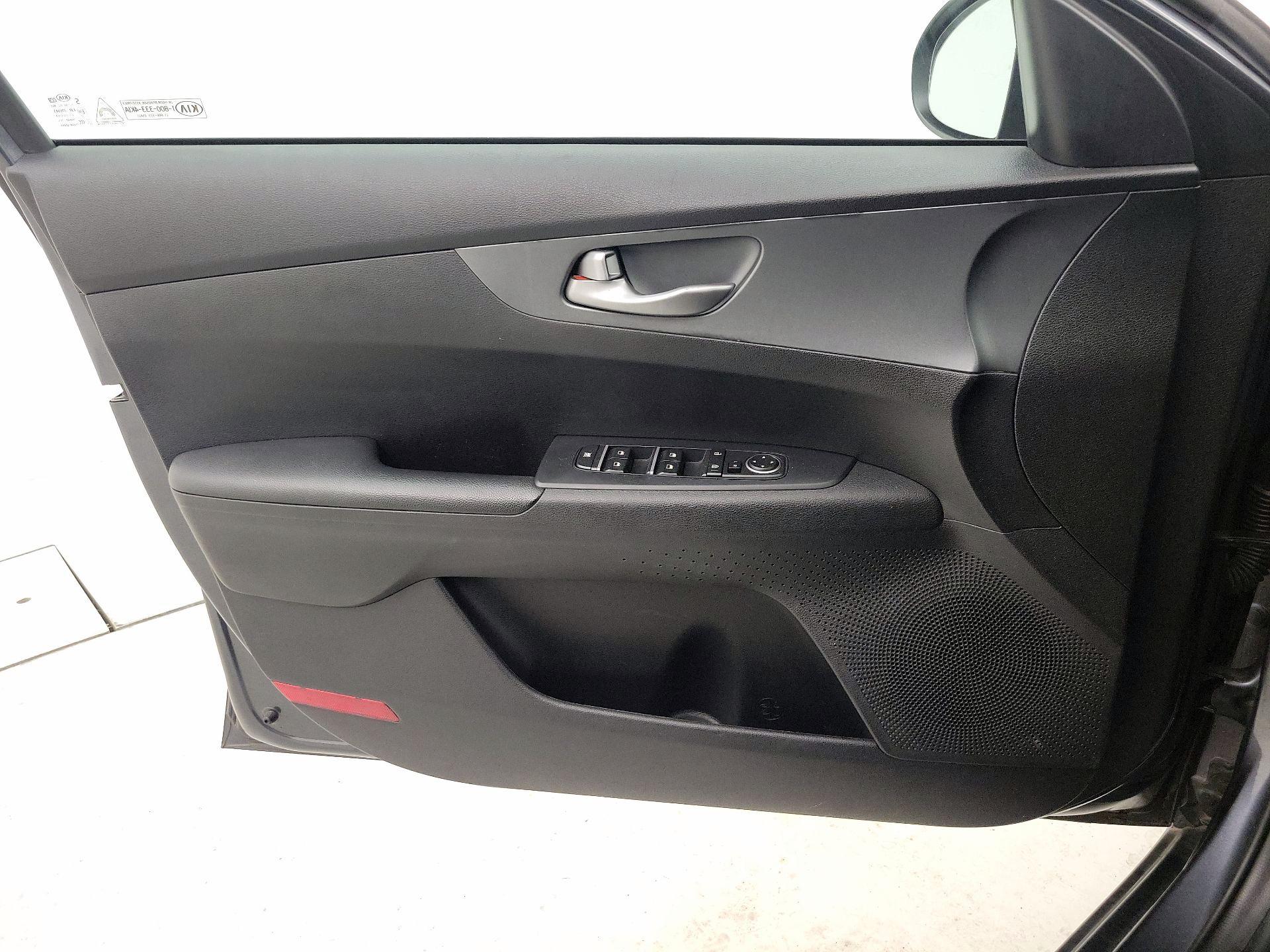 Thumbnail: 2021 Kia Forte - 12
