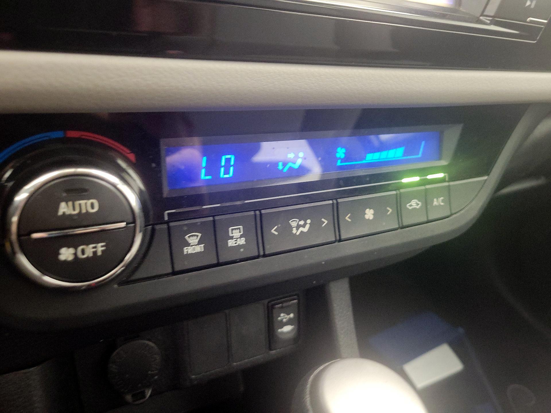 Thumbnail: 2015 Toyota Corolla - 16