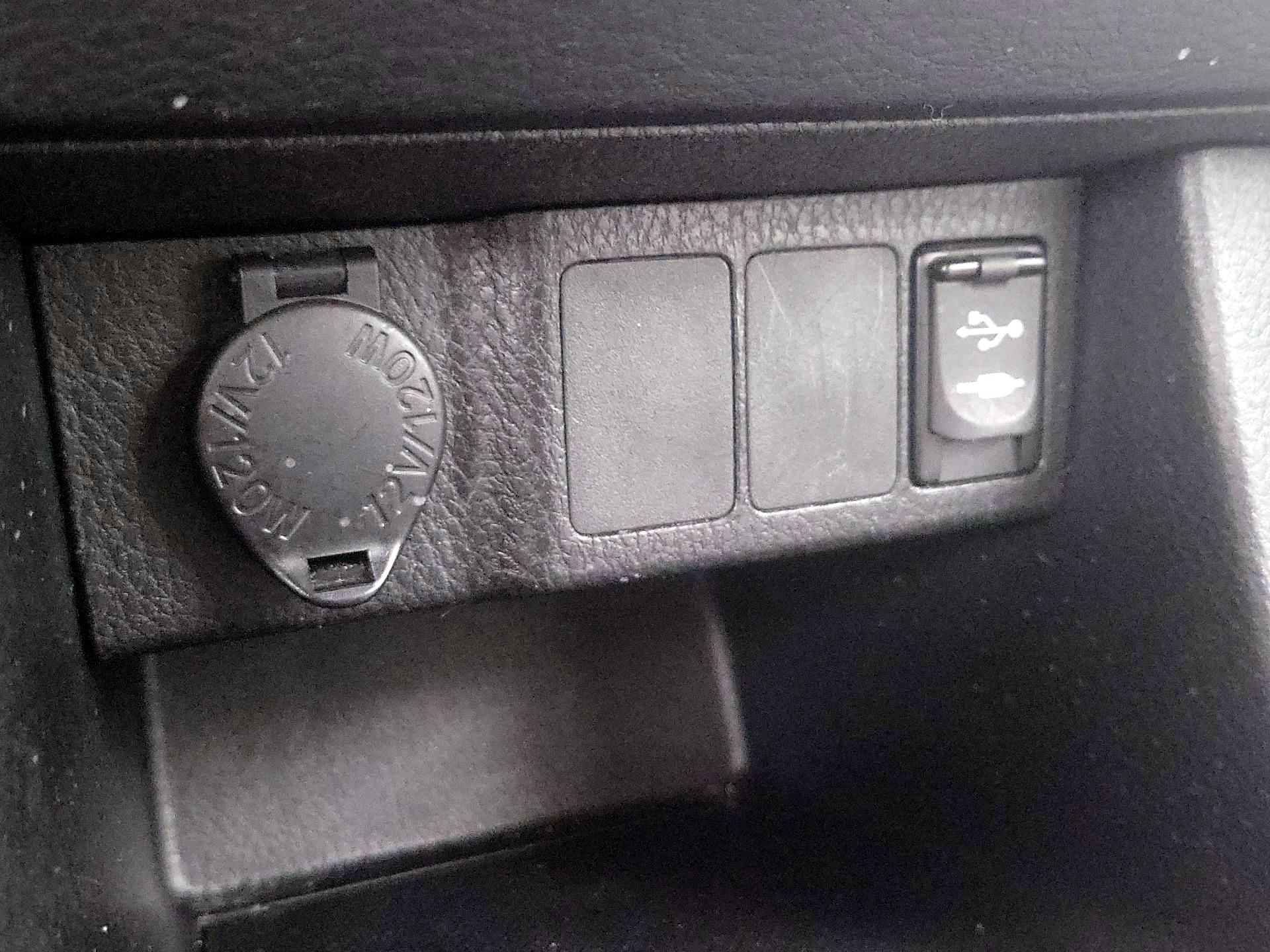 Thumbnail: 2015 Toyota Corolla - 18