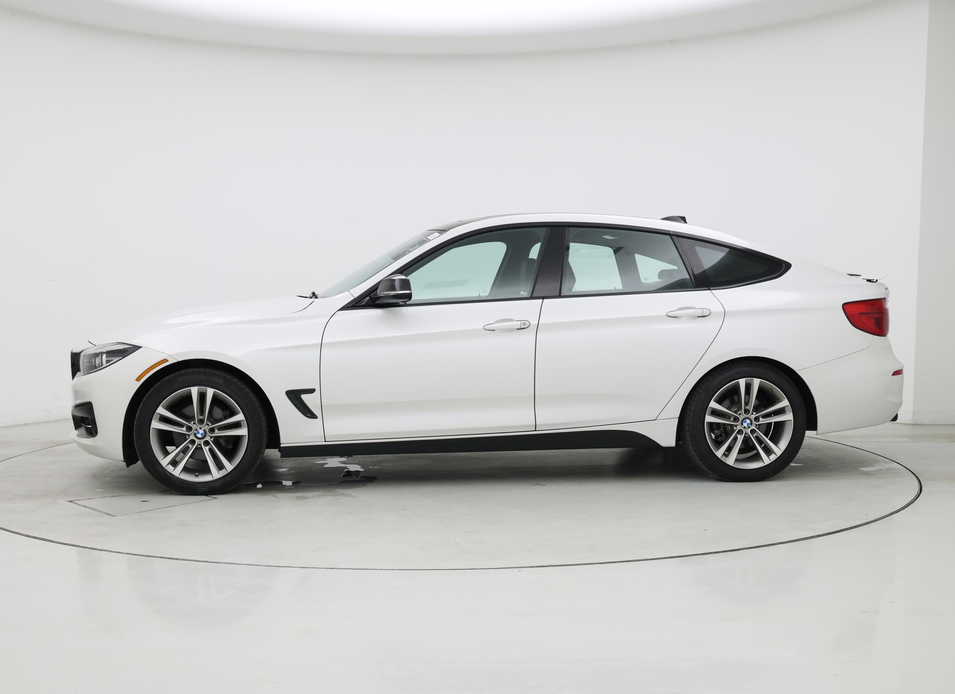 Thumbnail: 2018 BMW 3 Series - 3