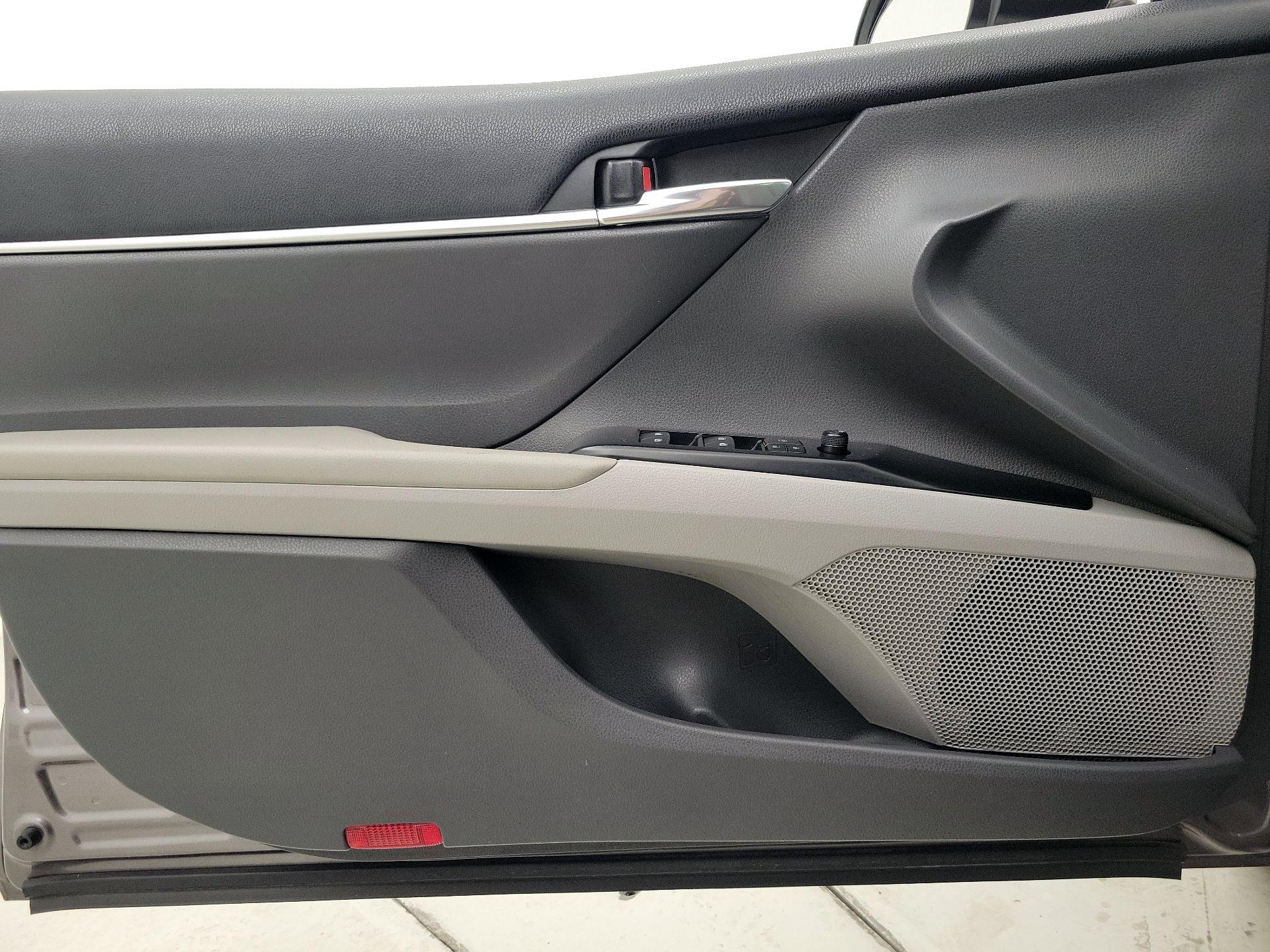 Thumbnail: 2020 Toyota Camry - 12