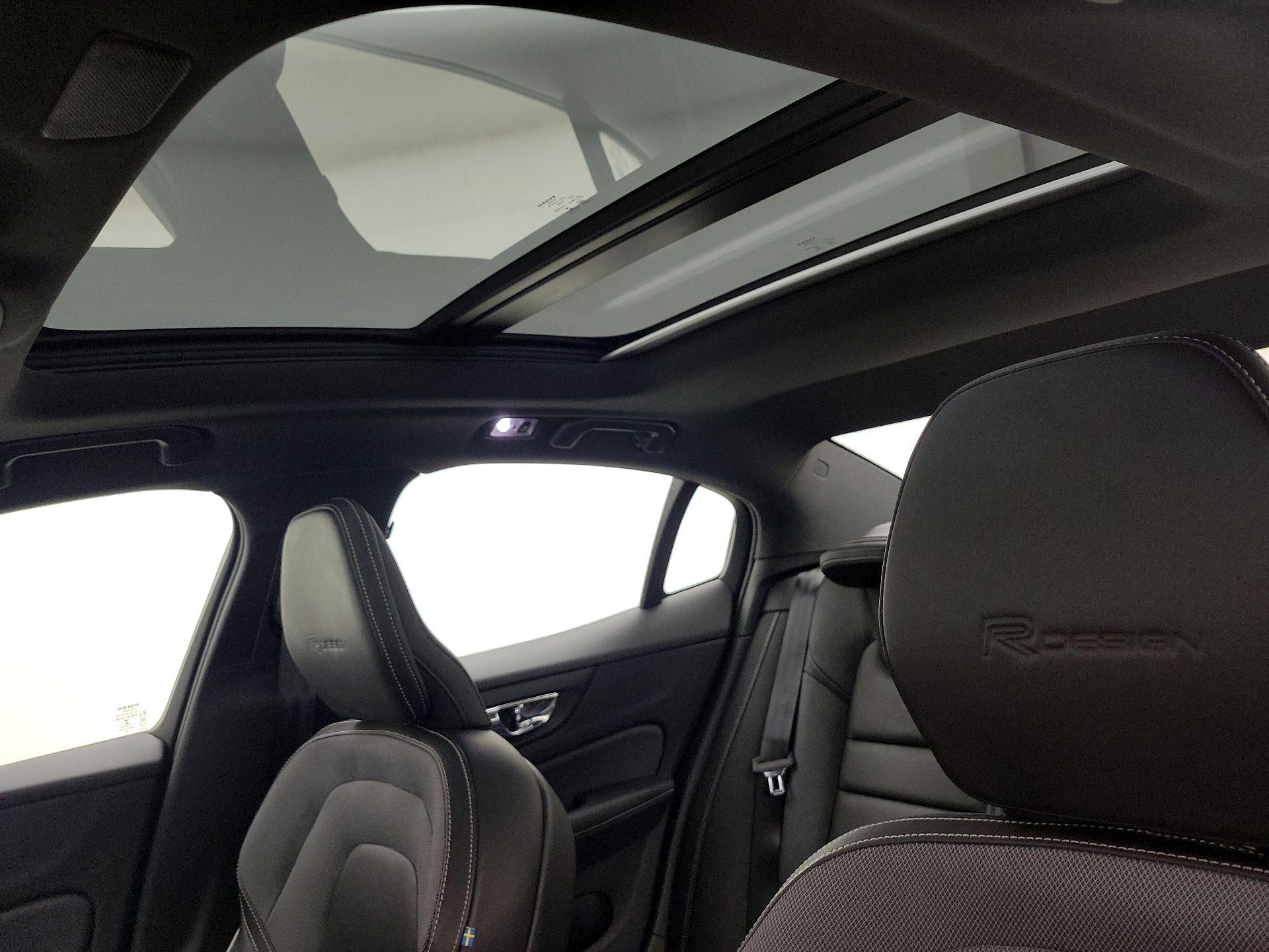 Thumbnail: 2019 Volvo S60 - 19