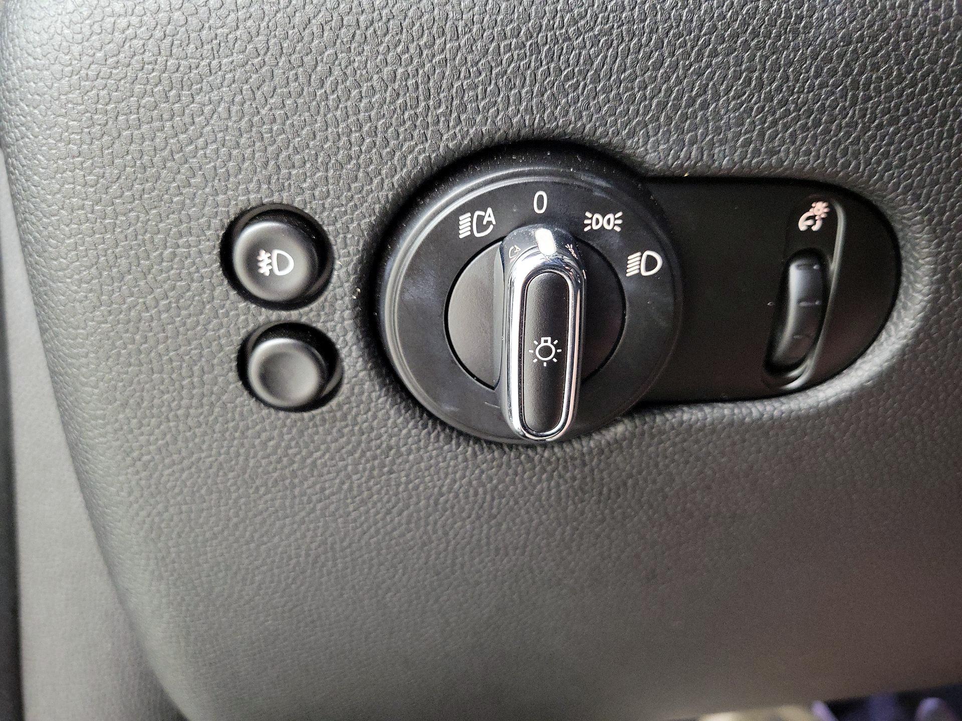 Thumbnail: 2016 MINI Cooper Hardtop - 13