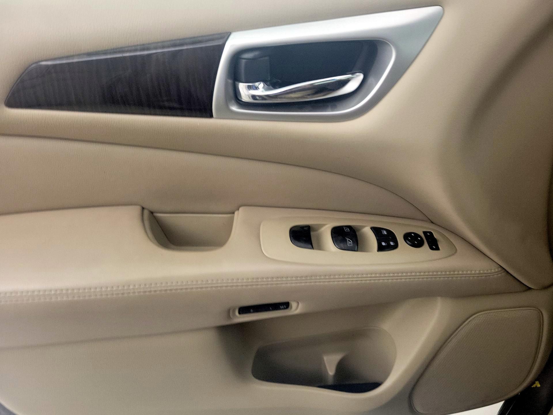 Thumbnail: 2014 Nissan Pathfinder - 12