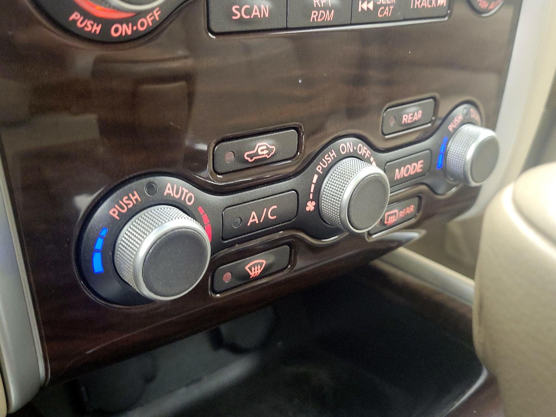 Thumbnail: 2014 Nissan Pathfinder - 16