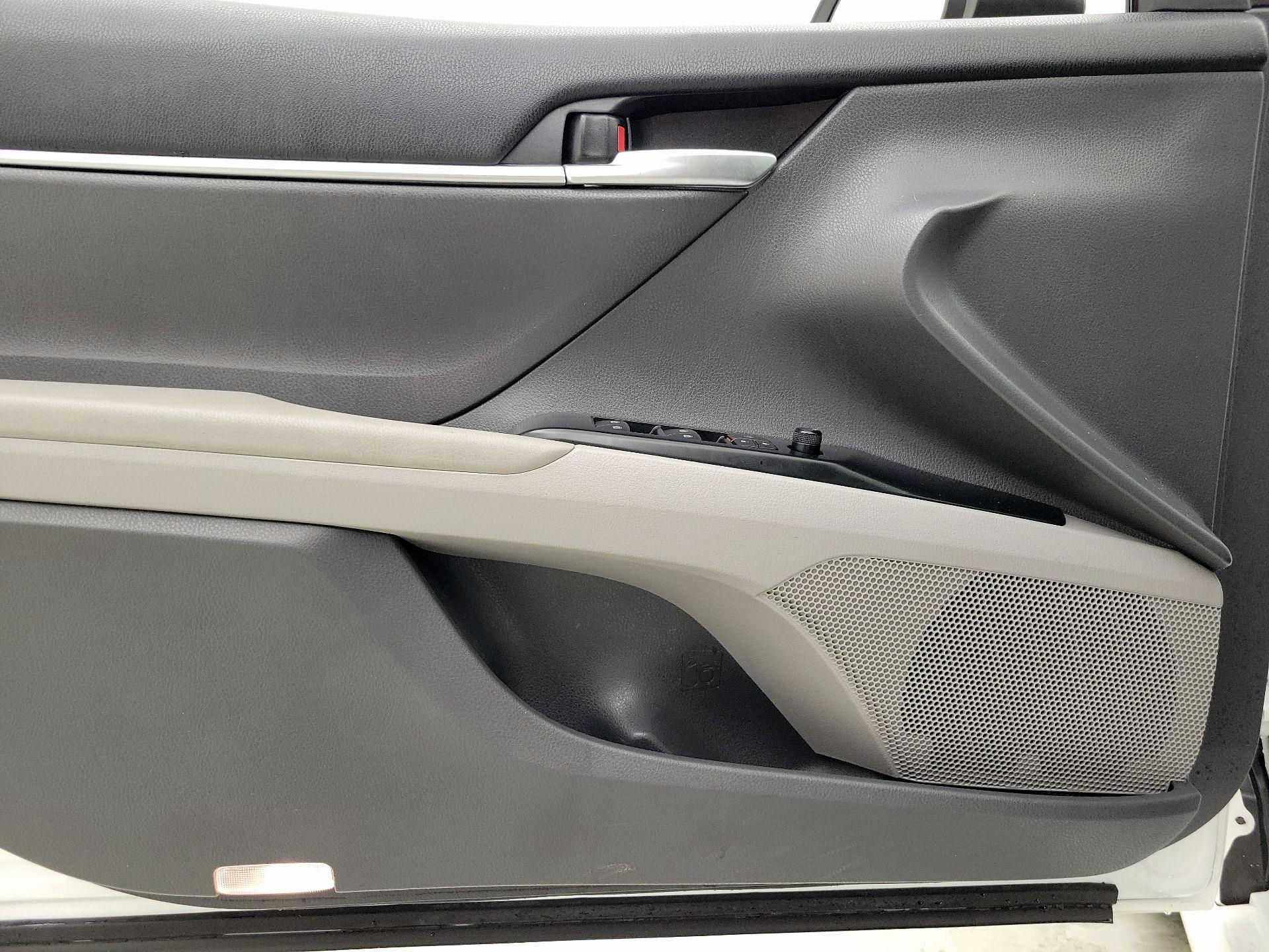 Thumbnail: 2019 Toyota Camry - 12