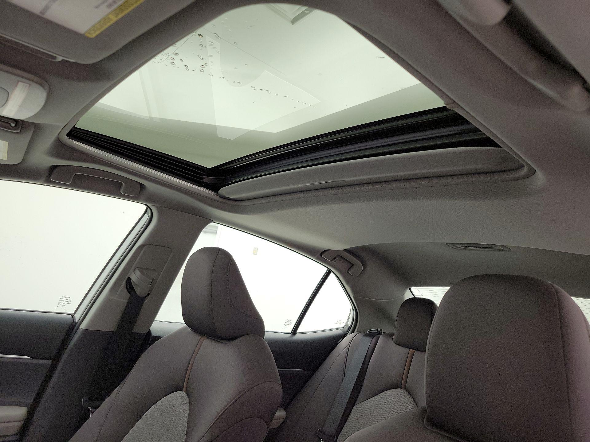 Thumbnail: 2019 Toyota Camry - 20