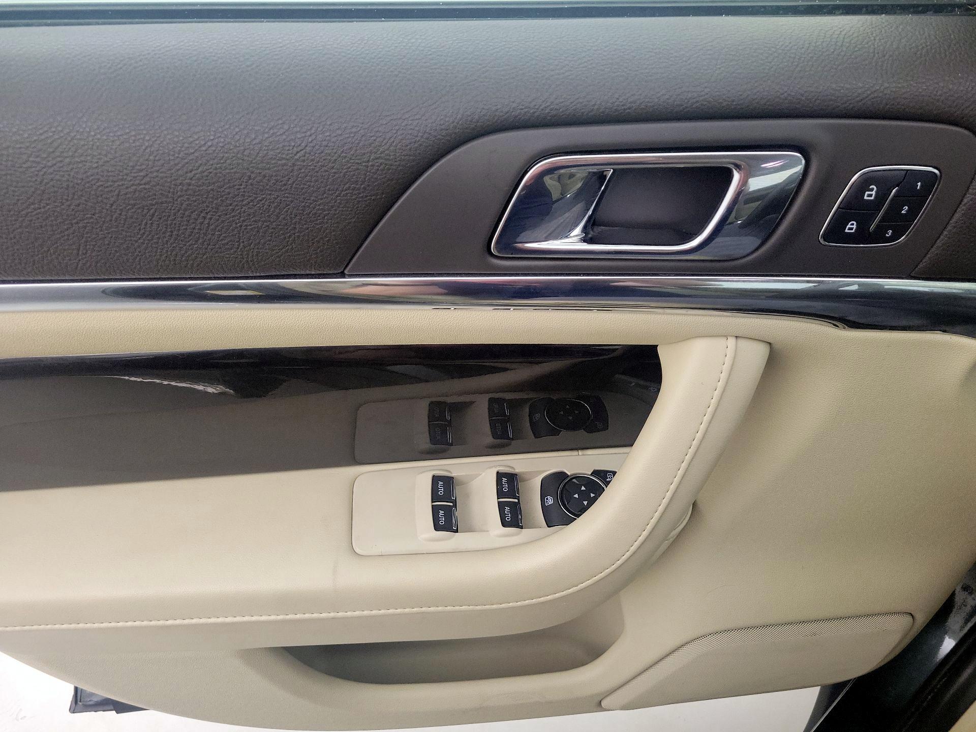 Thumbnail: 2016 Lincoln MKS - 12