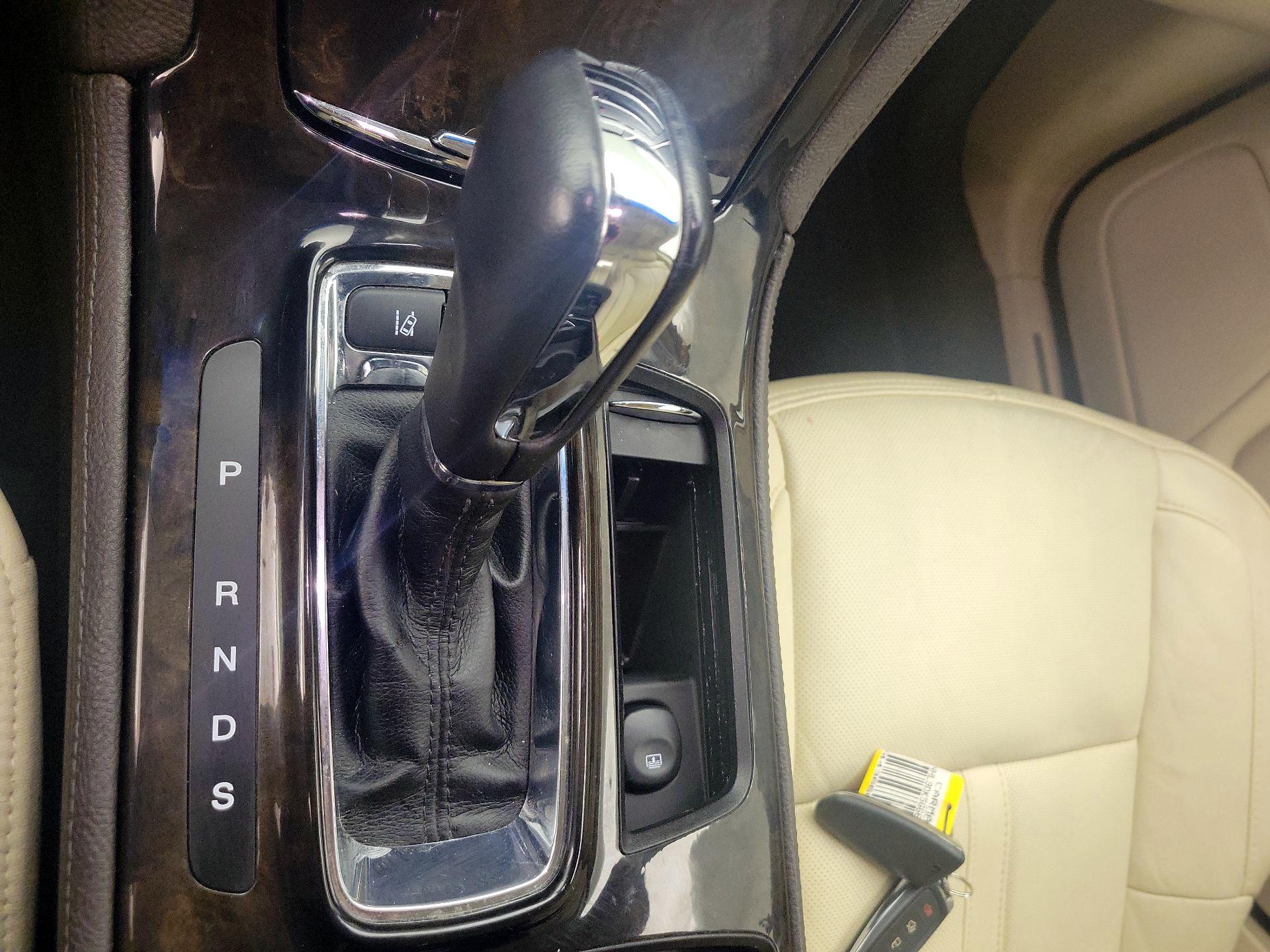 Thumbnail: 2016 Lincoln MKS - 18