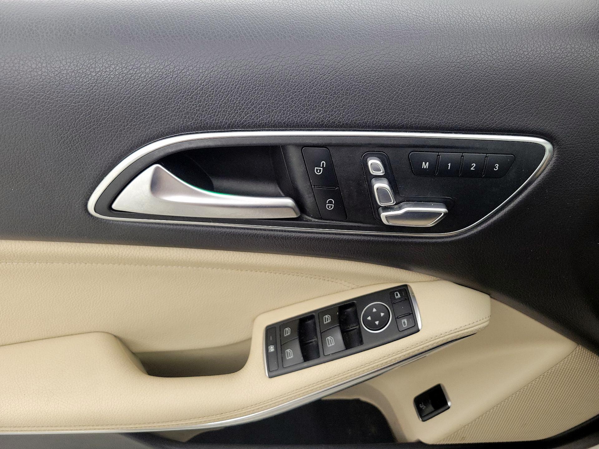 Thumbnail: 2019 Mercedes-Benz GLA - 12