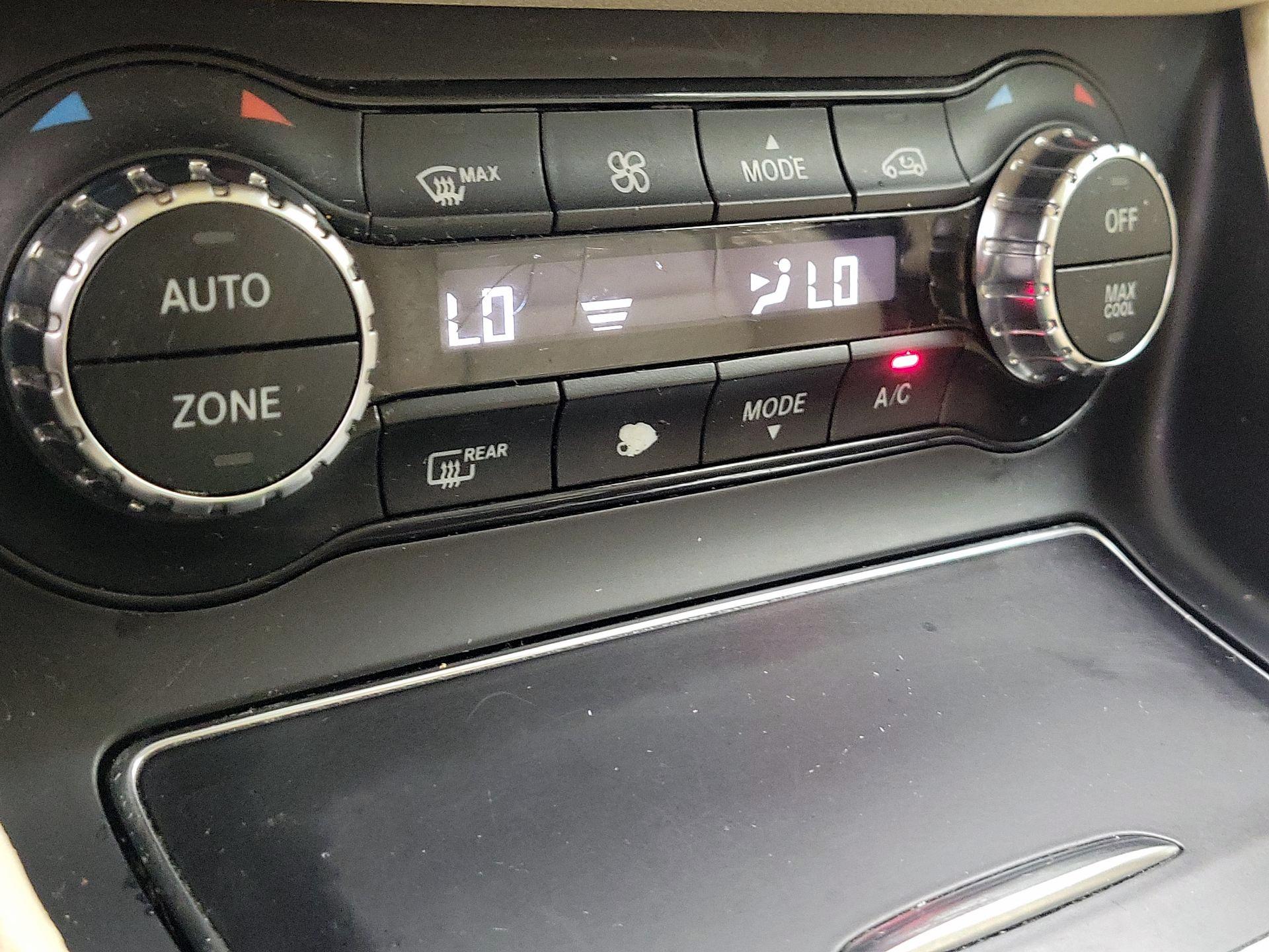 Thumbnail: 2019 Mercedes-Benz GLA - 16