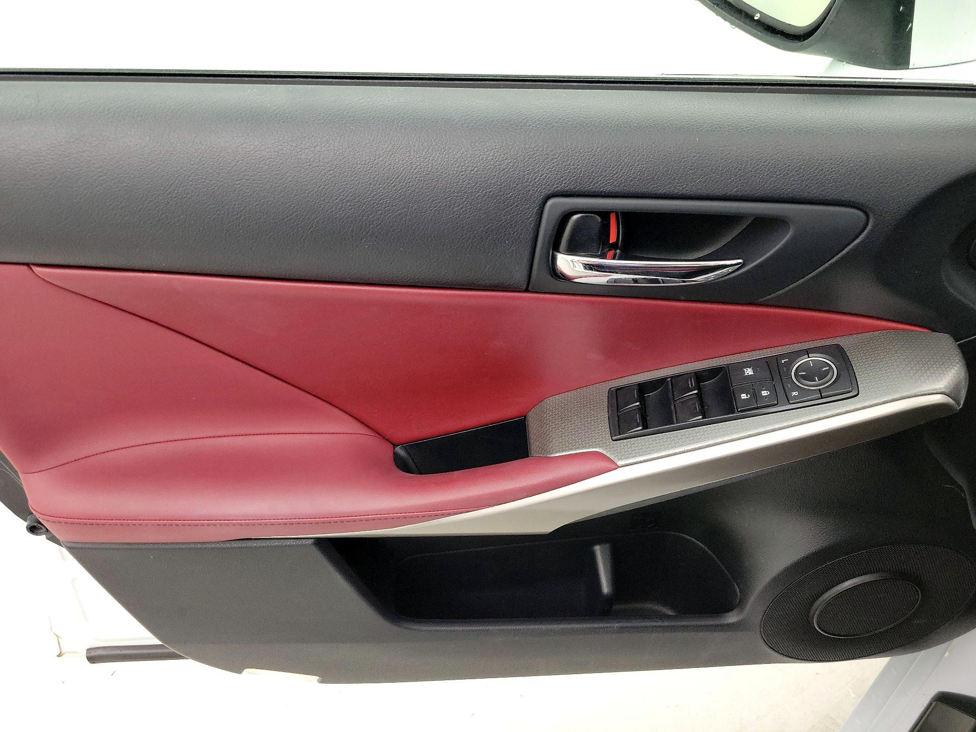 Thumbnail: 2015 Lexus IS - 12