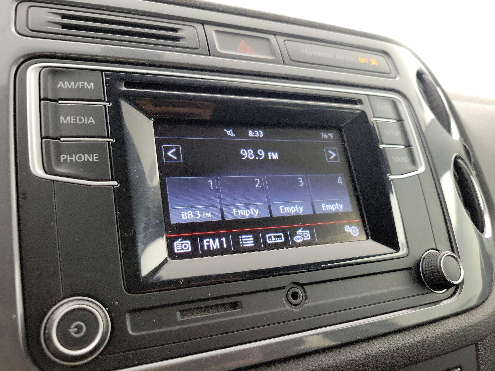 Thumbnail: 2016 Volkswagen Tiguan - 15